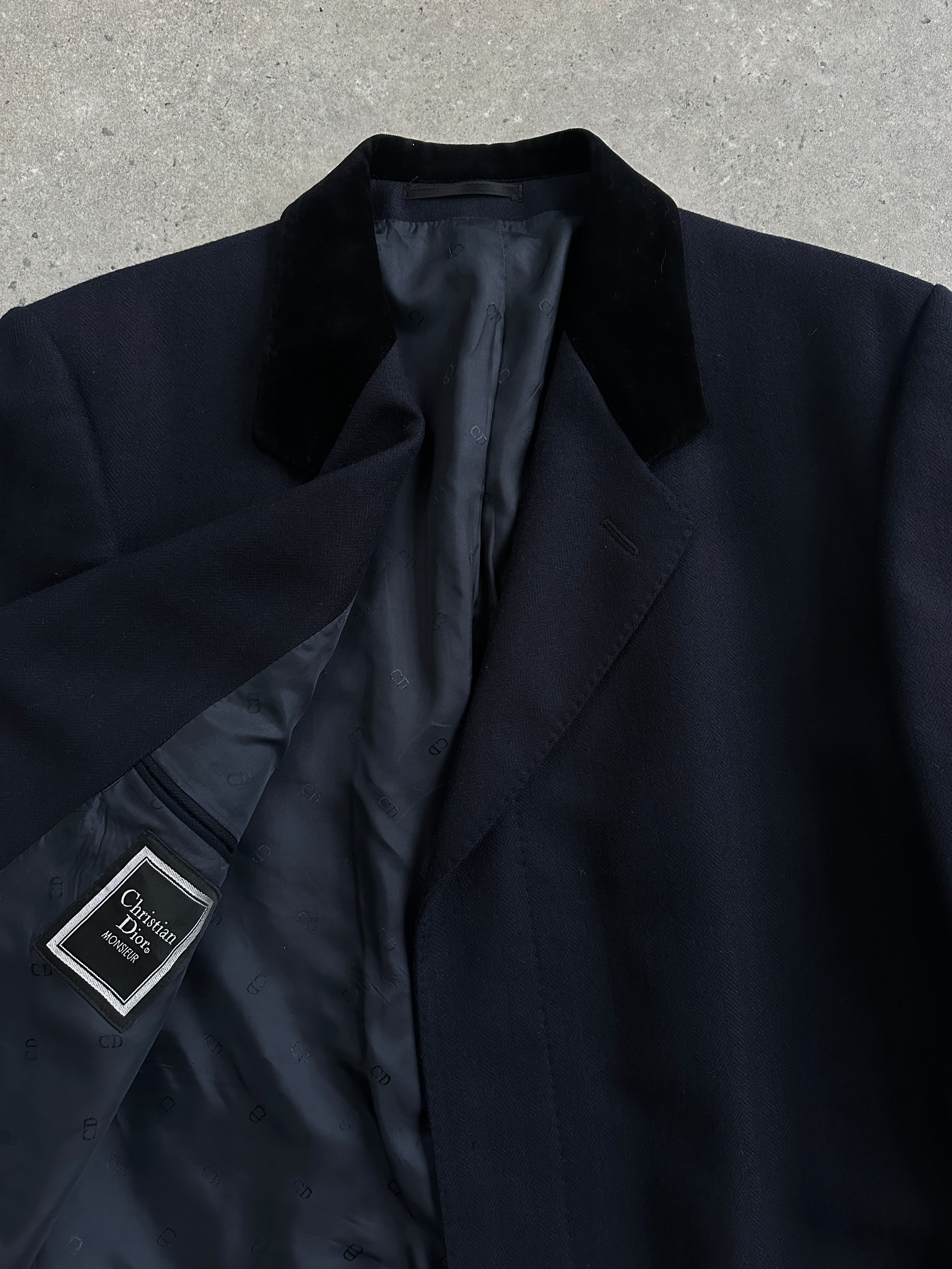 Christian Dior Monsieur 1980s pure wool coat with concealed placket, shown in size XL, featuring a classic tailored design.