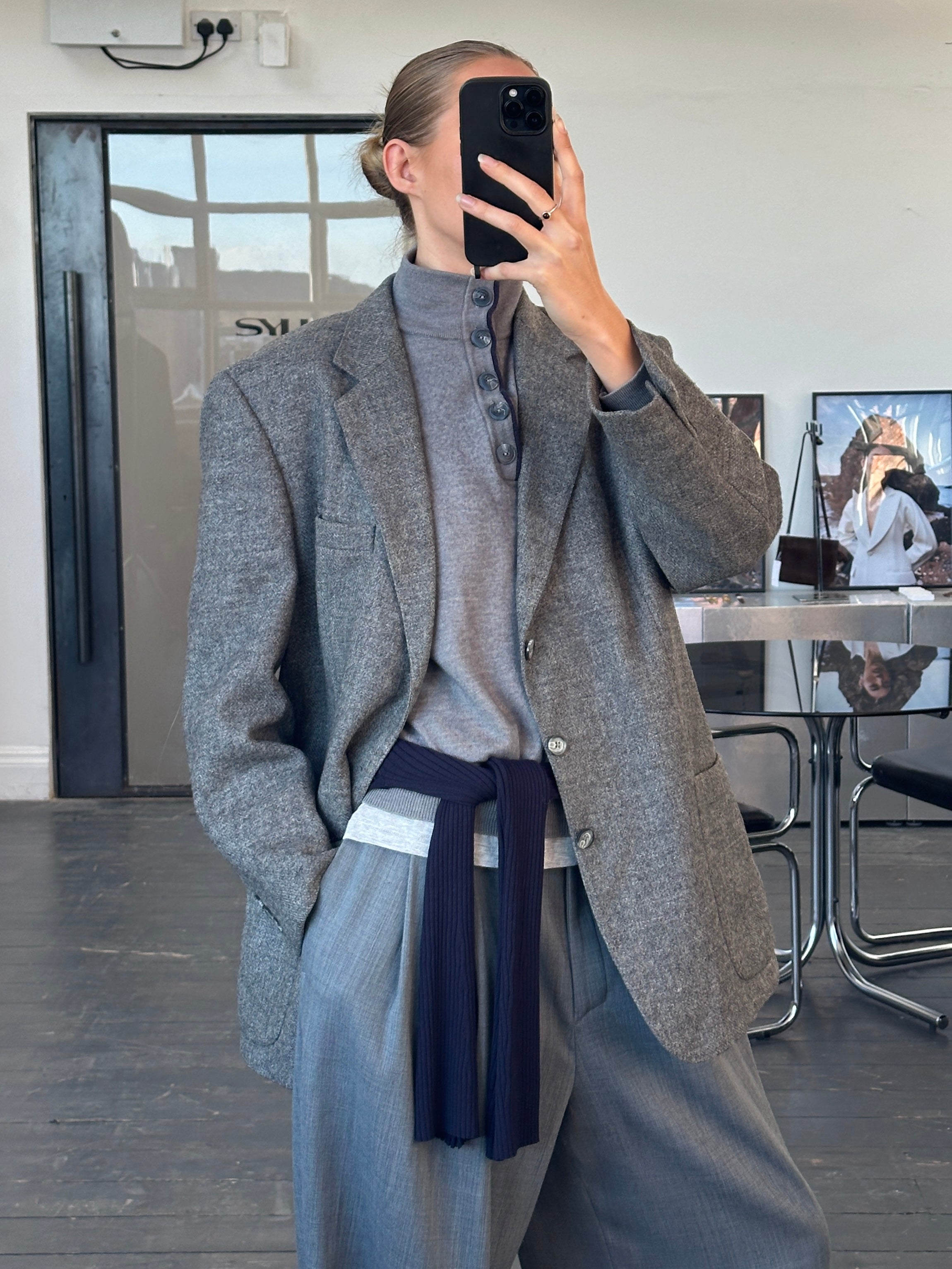 Burberry 1980s pure brushed wool single-breasted blazer in size 44R/XL, featuring classic tailored design and neutral color.