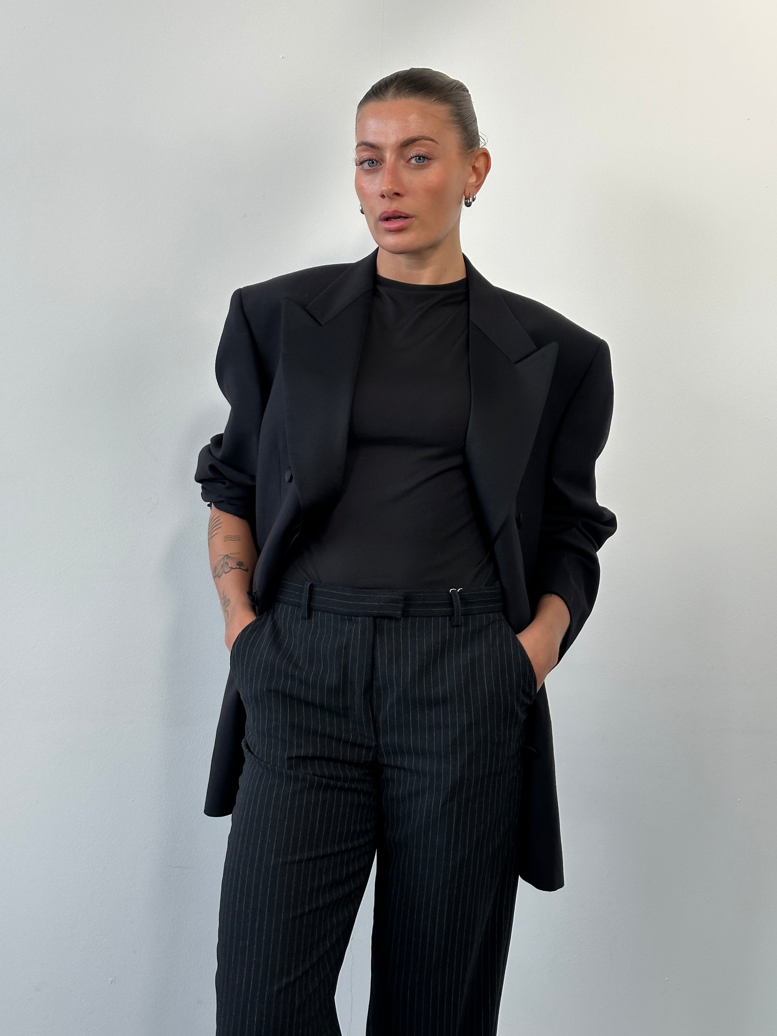Armani Collezioni 2000s pure wool tailored trousers with straight leg fit, W28, showcasing classic design and fine craftsmanship.
