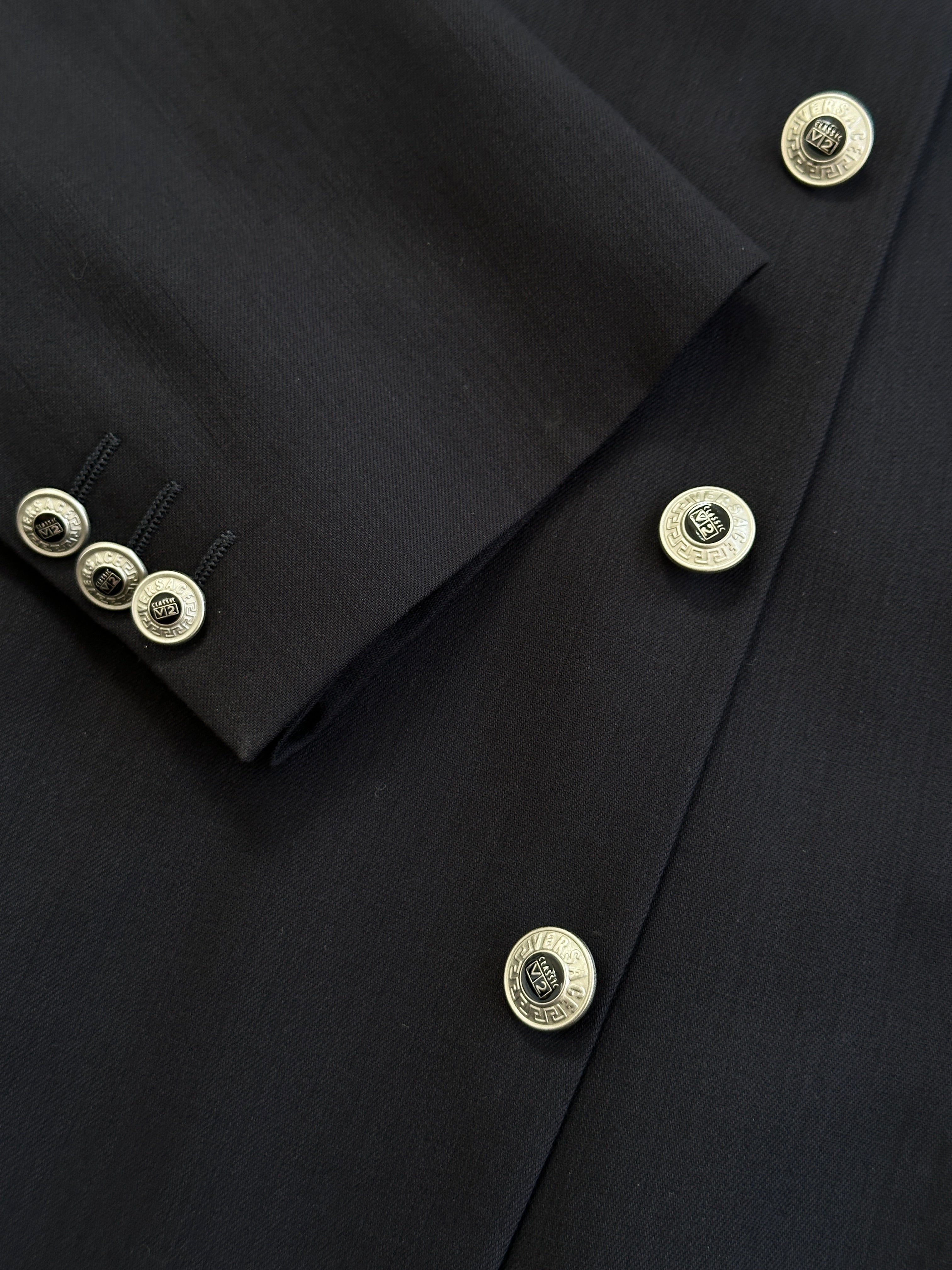 Versace Classic V2 1990s Bespoke Button Suit - 46R/W32 - SYLK