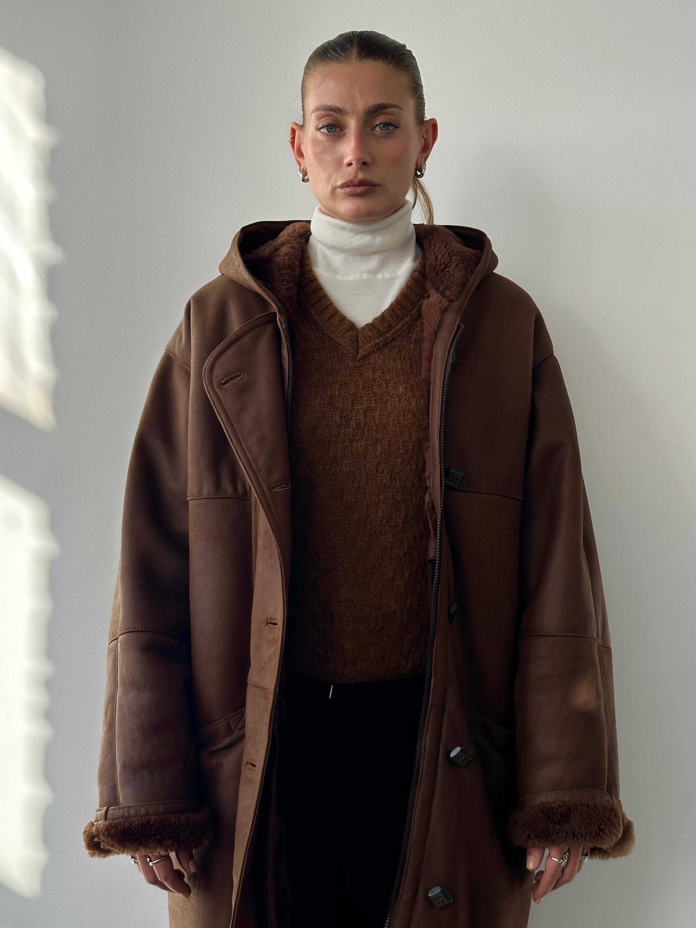 Vintage leather fleece-lined hooded jacket in XL with classic design, featuring a suede exterior and cozy inner lining.