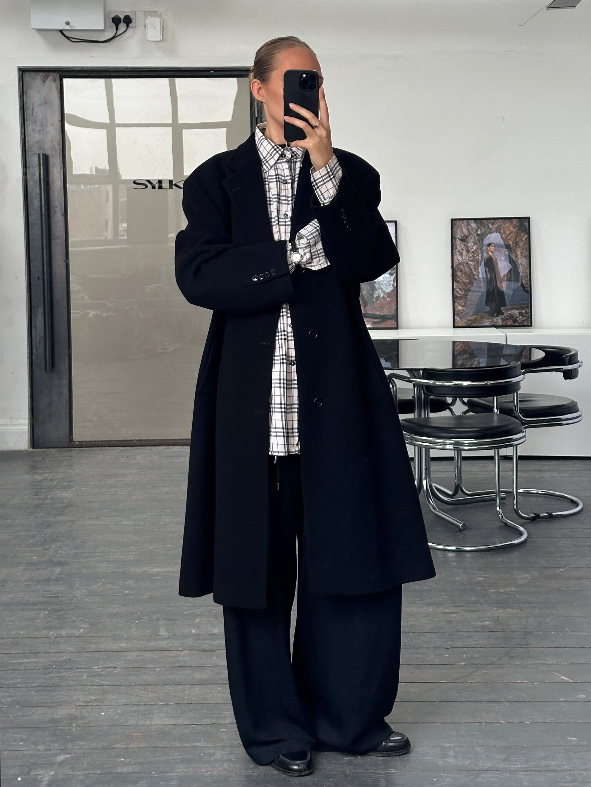Vintage 1990s wool single-breasted coat in XL, classic style with a tailored fit and vintage charm.