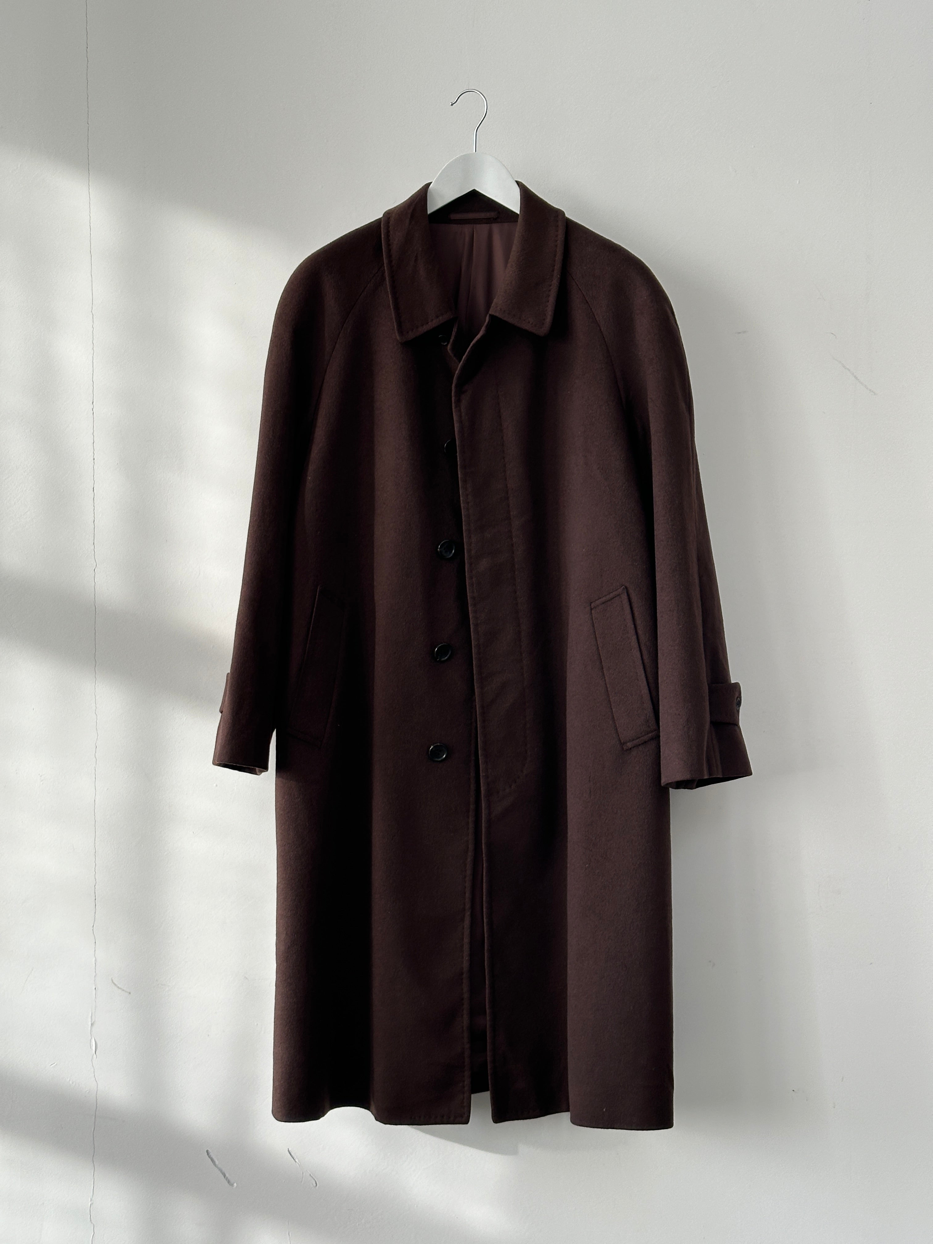 Balmain Pierre Balmain 80s pure cashmere coat in XL, showcasing a luxurious beige coat with classic tailored design and button details.