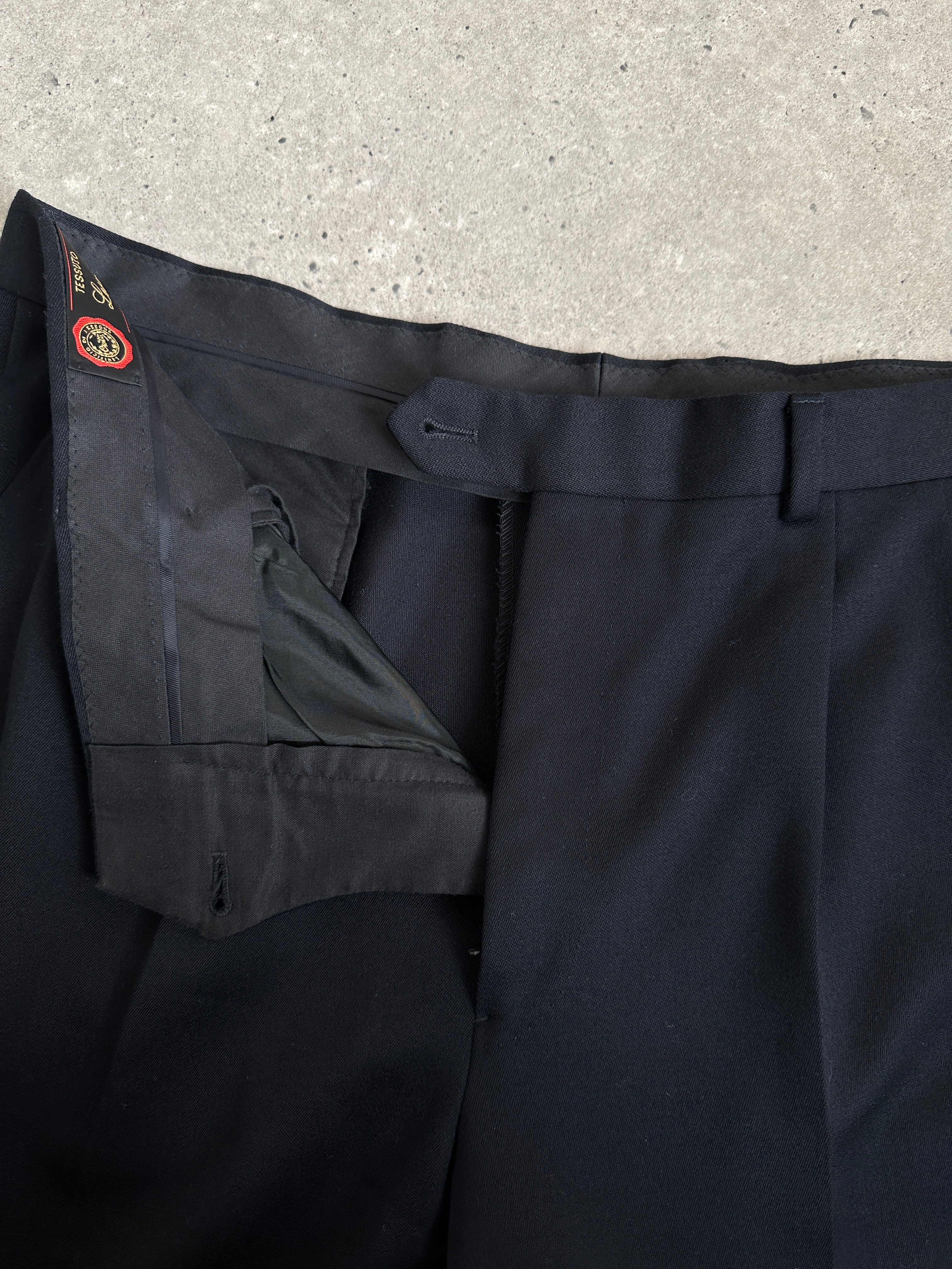 Vintage Italian high-waisted wool trousers with tailored fit and classic design, size W34, made from pure wool fabric.