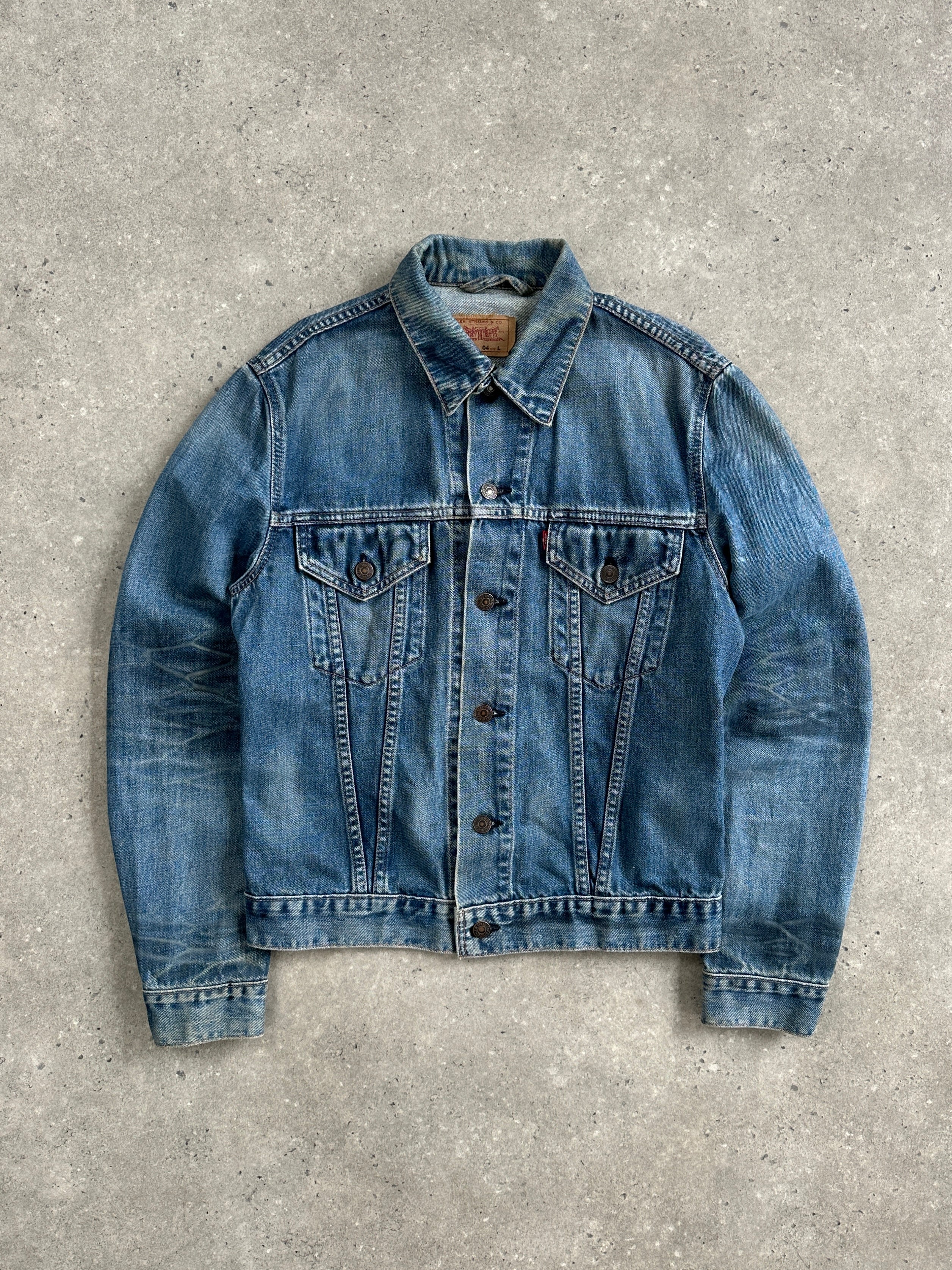 Levi’s 1990s faded denim jacket in medium size, featuring classic distressed denim and vintage style details.