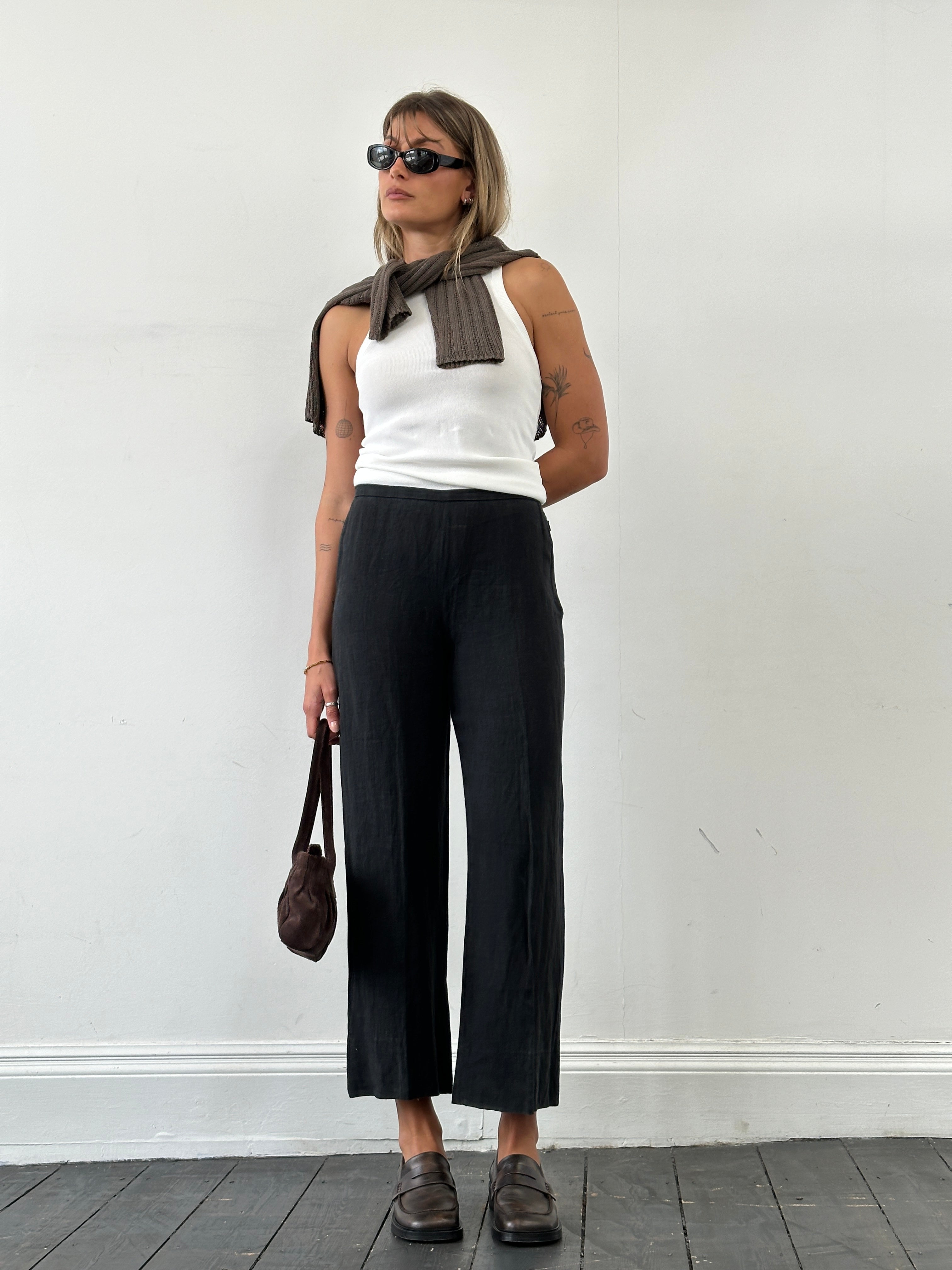 Max Mara pure linen casual trousers with mid waist and minimal design, shown in natural light, size W27.