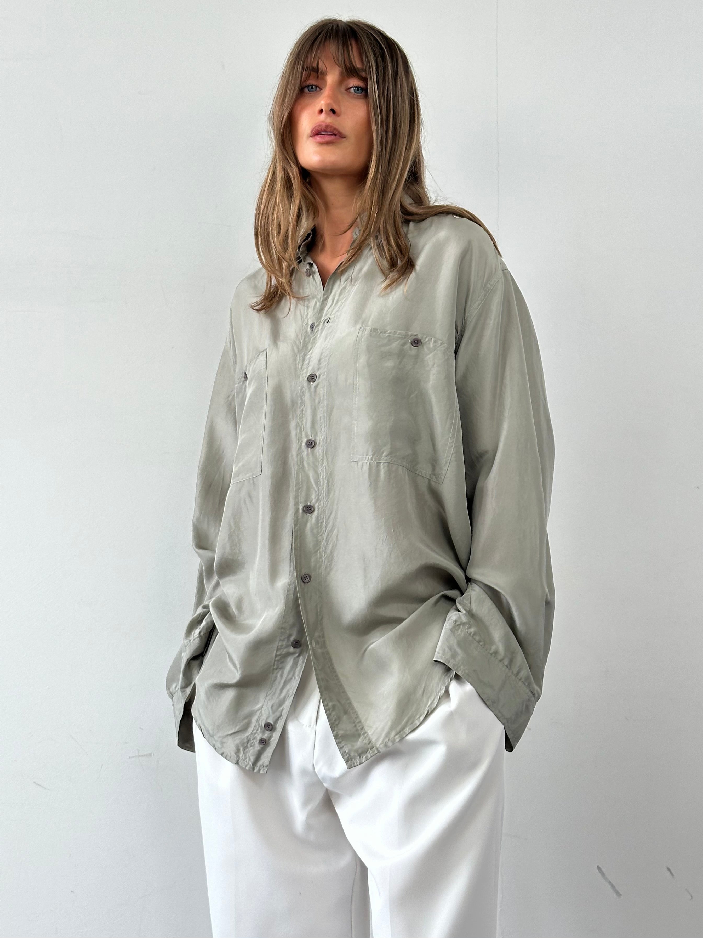 Vintage pure silk relaxed shirt in XXL, featuring a soft, smooth fabric with a classic collar and button-down design.