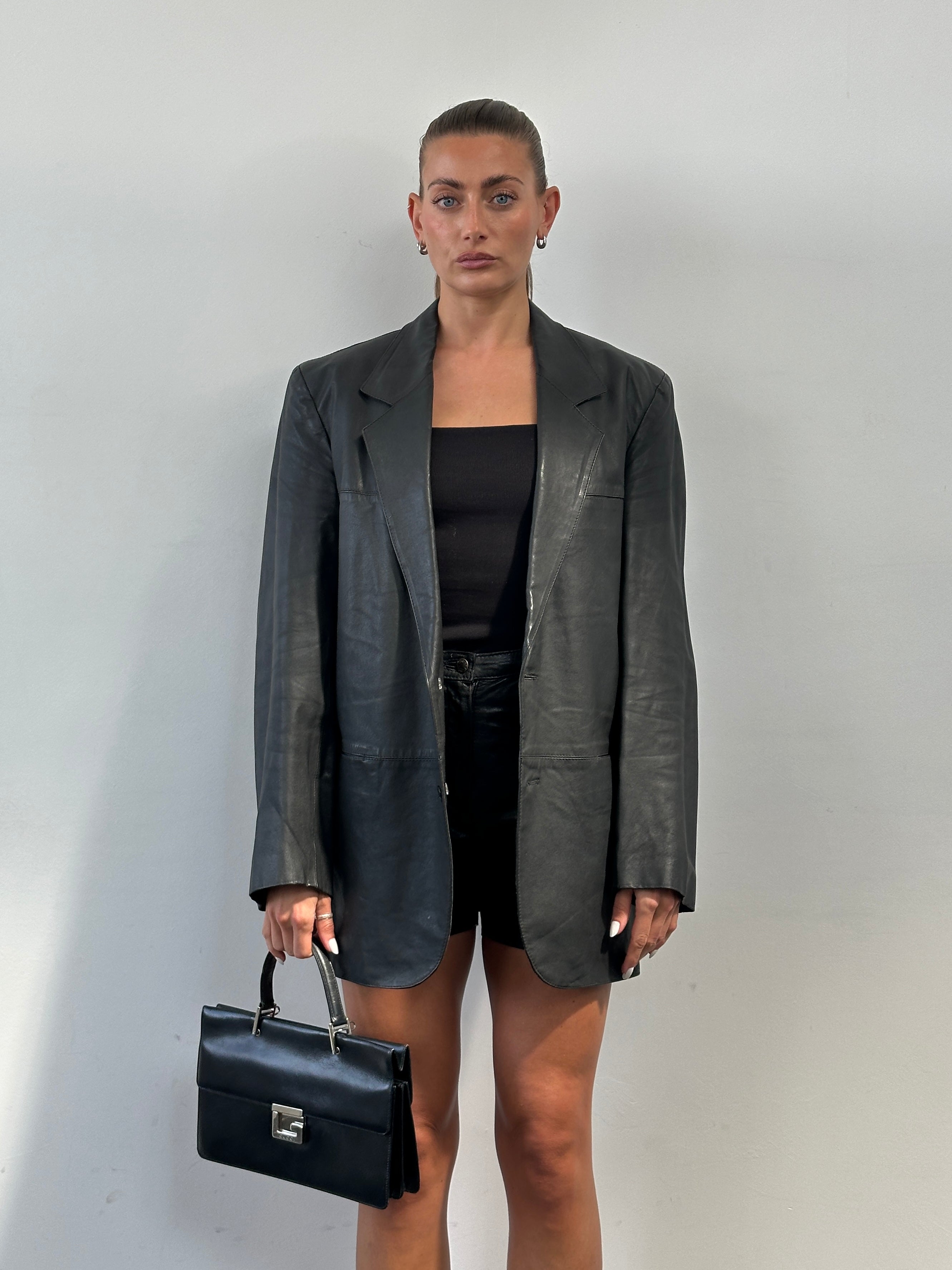 Vintage leather blazer jacket in size L/XL, featuring classic design with a rich leather texture and tailored fit.