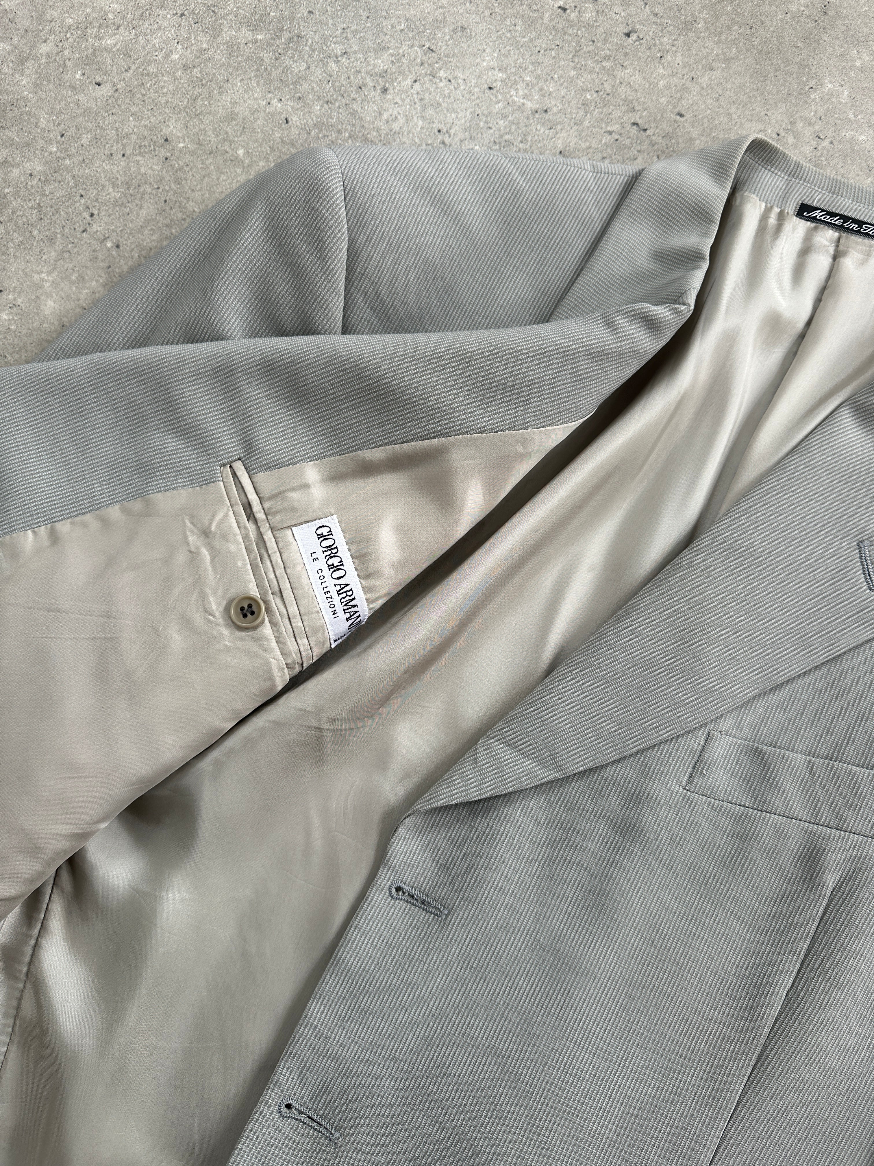 Giorgio Armani Le Collezioni 1990s wool single-breasted blazer in size 44R/XL, shown on a hanger with a tailored fit.