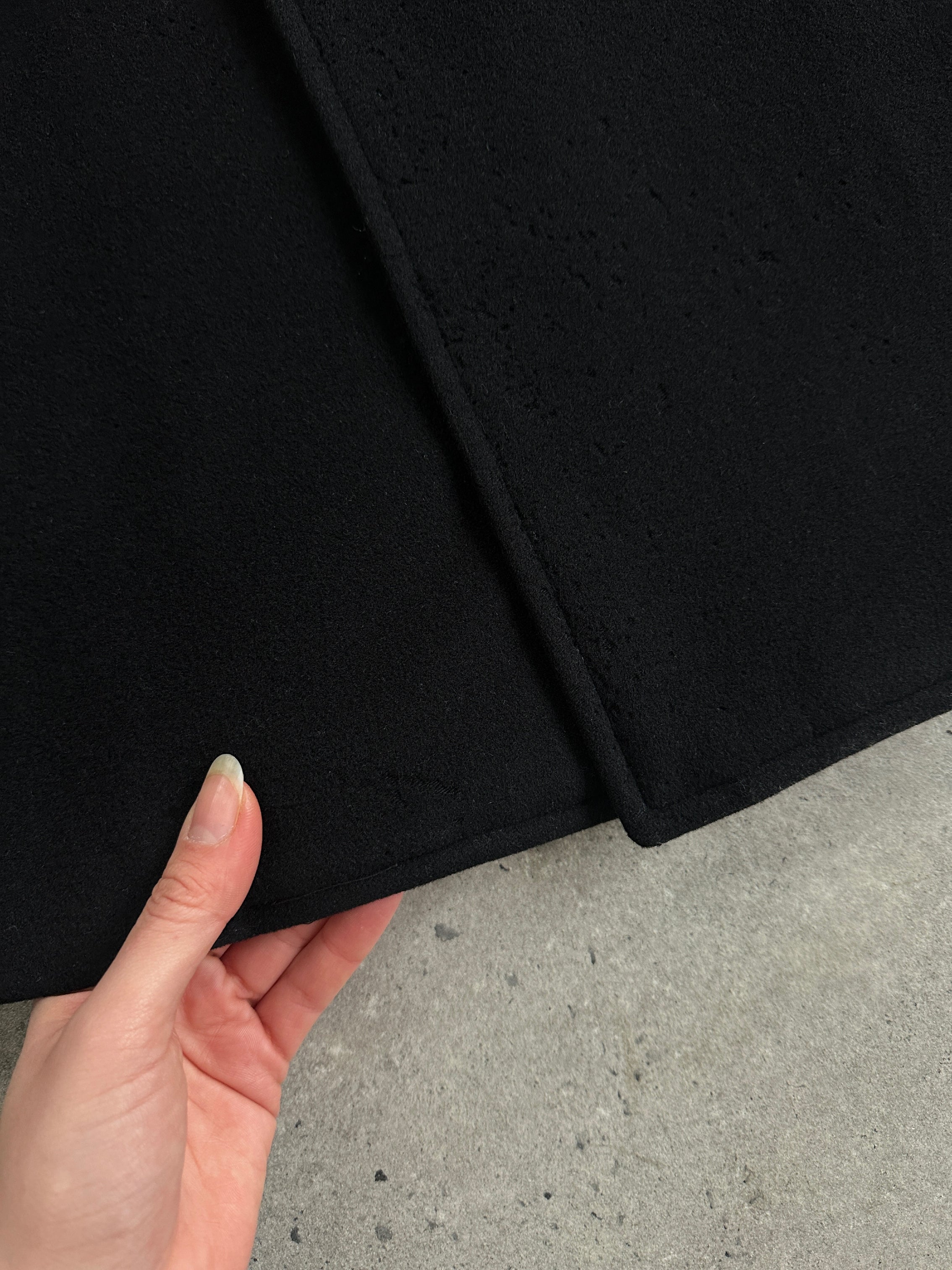 Giorgio Armani Le Collezioni pure wool floor-length coat in XL, dark tailored coat with wide lapels and long sleeves.