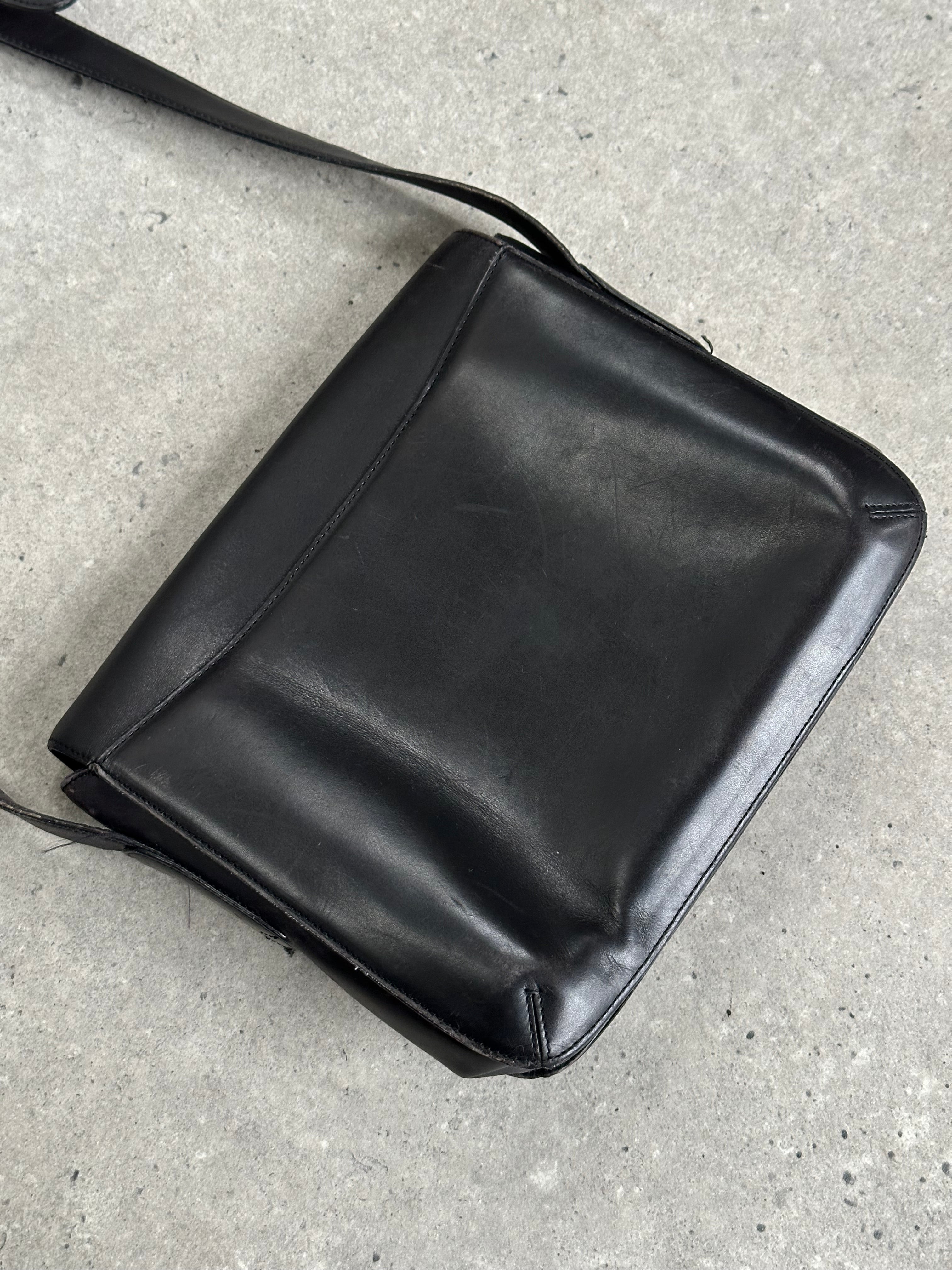 Giorgio Armani Le Collezioni leather crossbody bag in classic design, featuring a sleek strap and elegant finish.