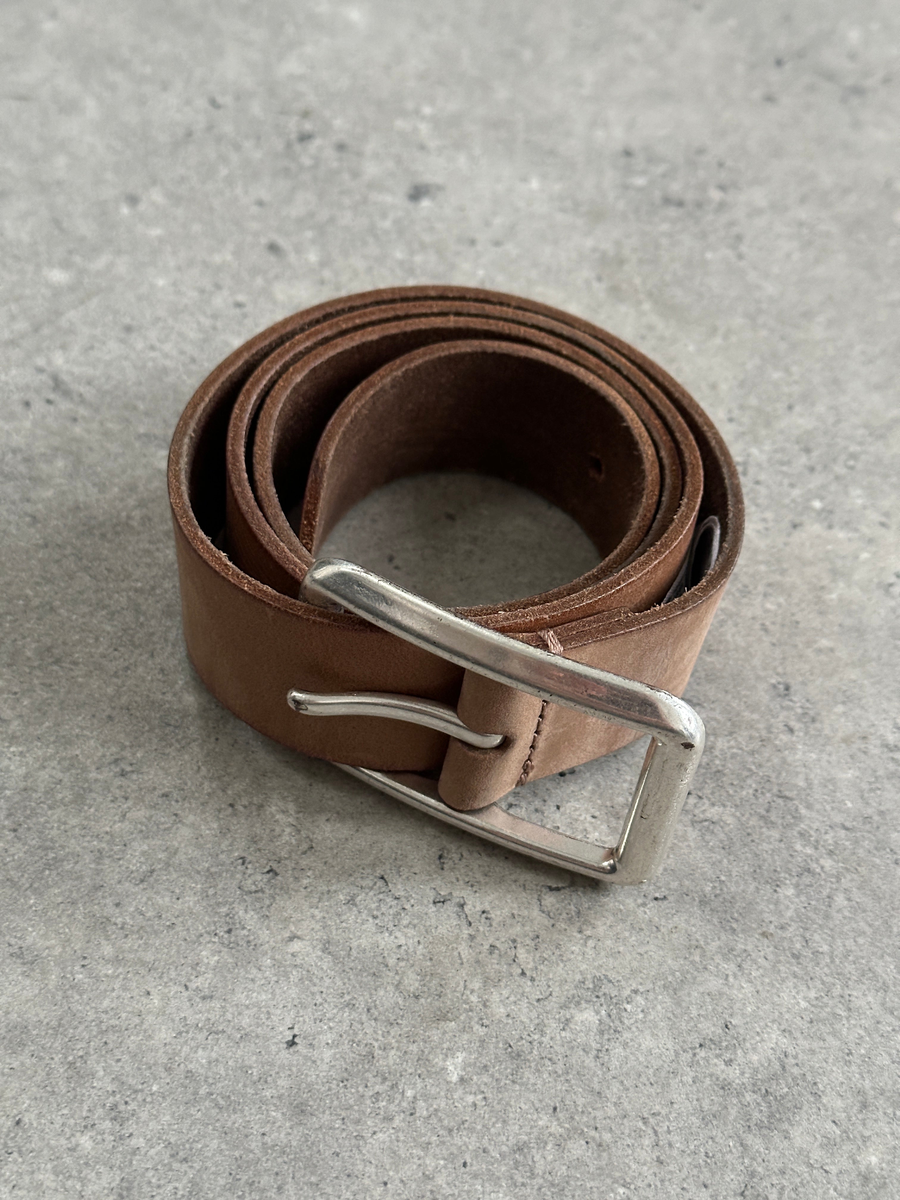 Vintage leather belt in W32-35 with classic design, featuring a smooth brown finish and vintage-style buckle.