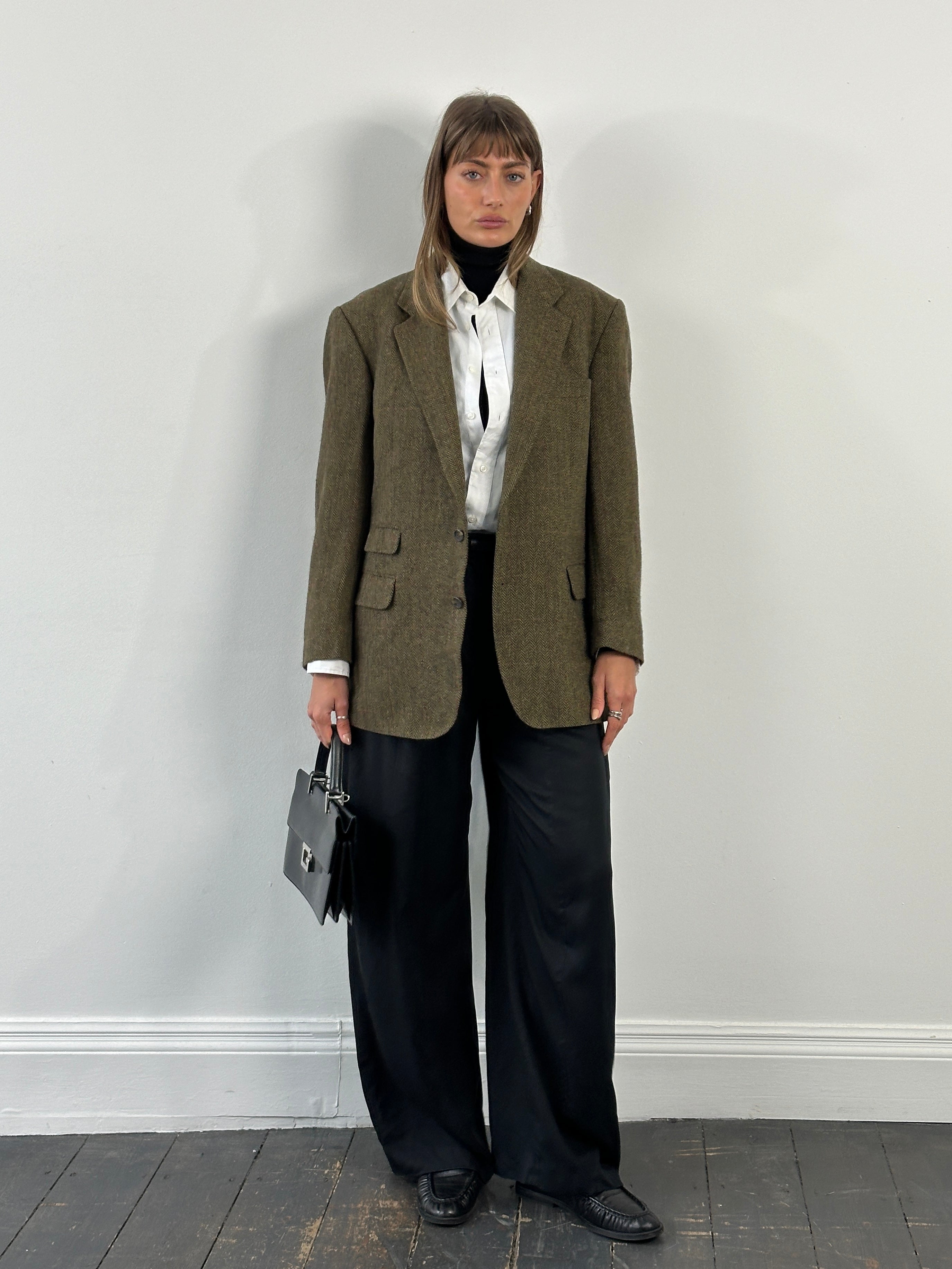 Burberry 1990s pure wool brushed single-breasted blazer in size 40R/L, featuring classic tailored fit and timeless style.