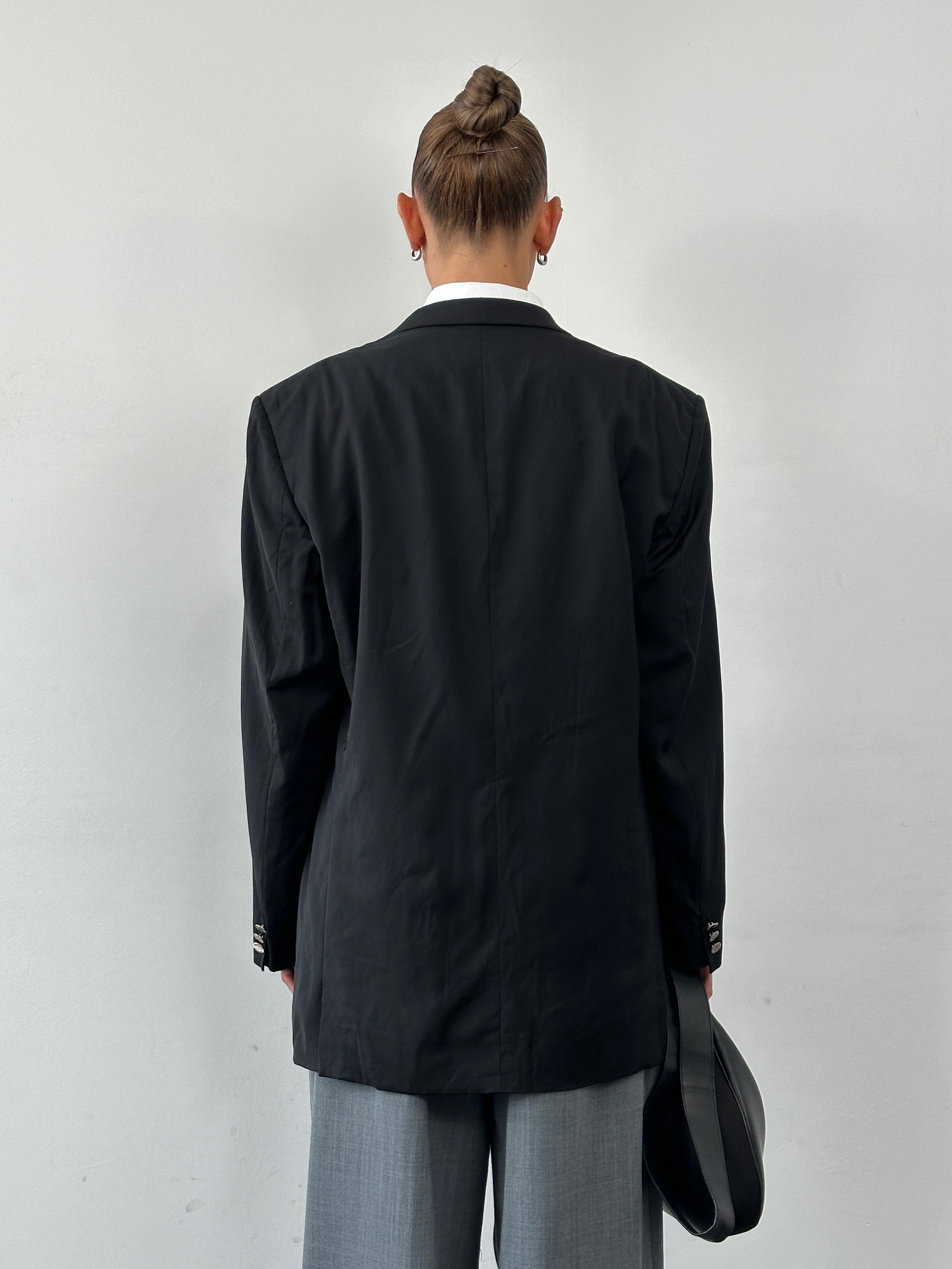 Versace classic bespoke pure wool single-breasted blazer in size 46R/XL, featuring a tailored fit and elegant design.