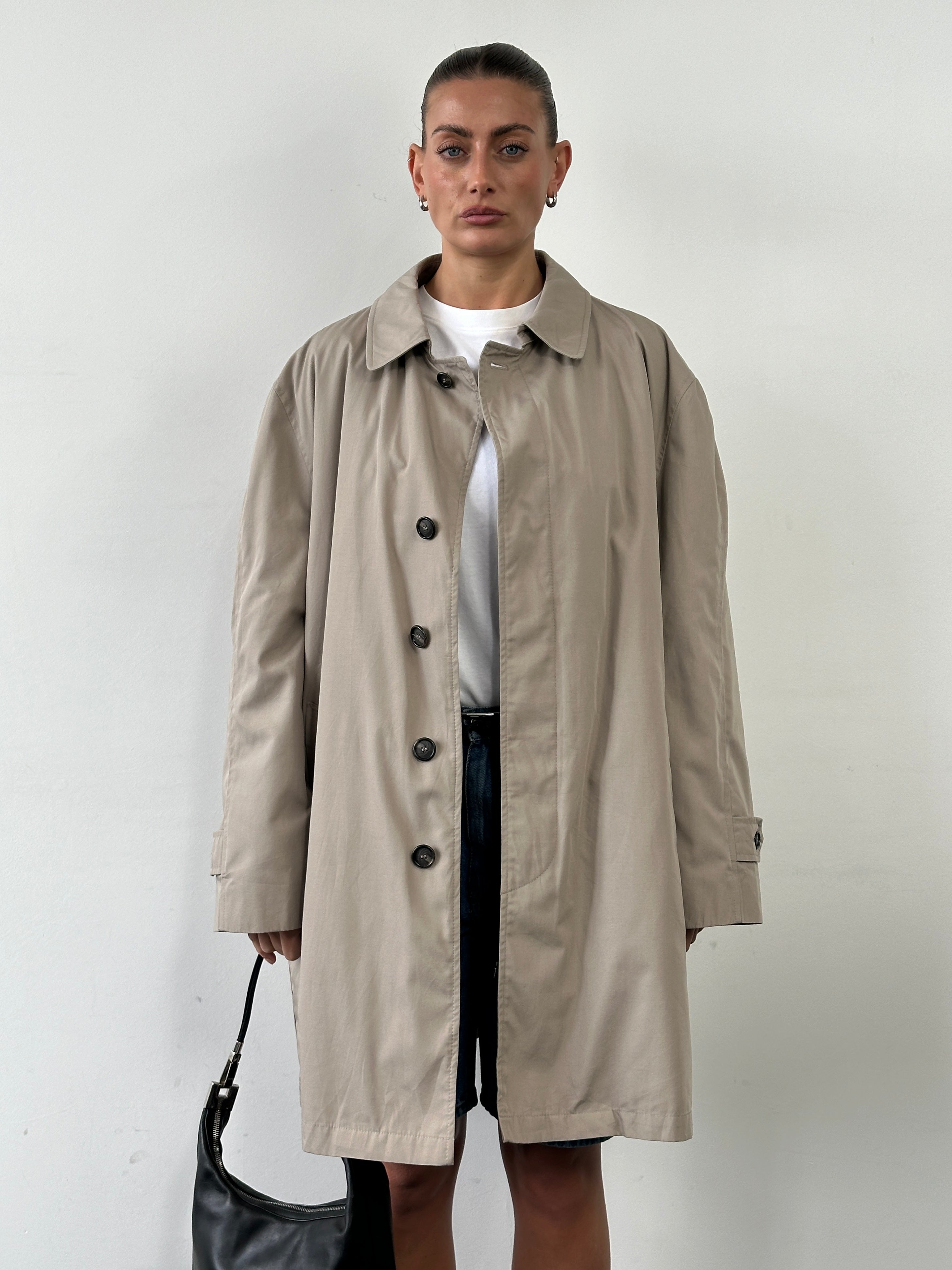 London Fog 1990s cotton single-breasted trench coat in size XL, shown on a hanger with classic beige fabric and tailored fit.