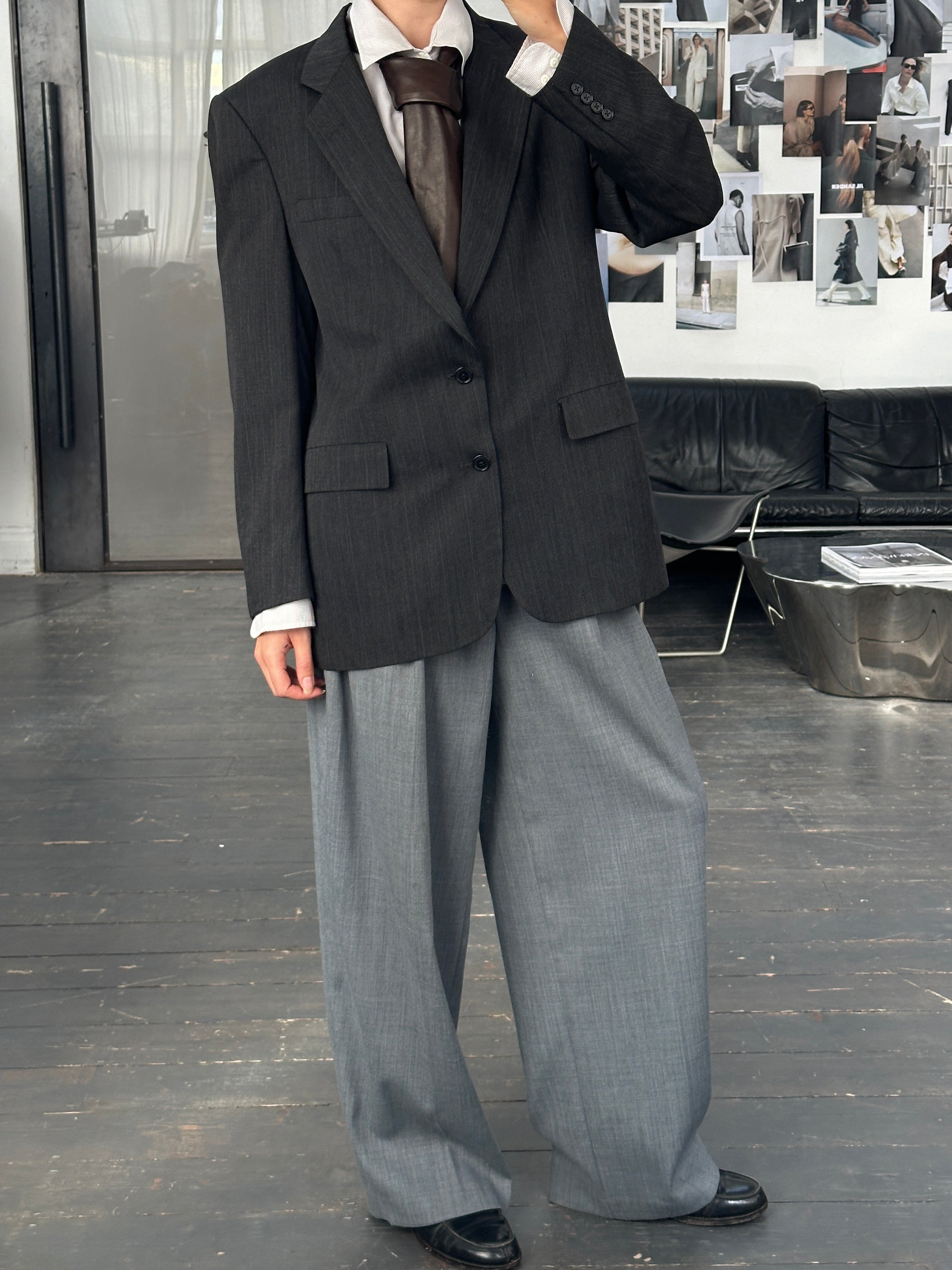 Christian Dior Monsieur 1990s pure wool single-breasted blazer in size 41R/L, tailored fit, classic design, navy blue color.