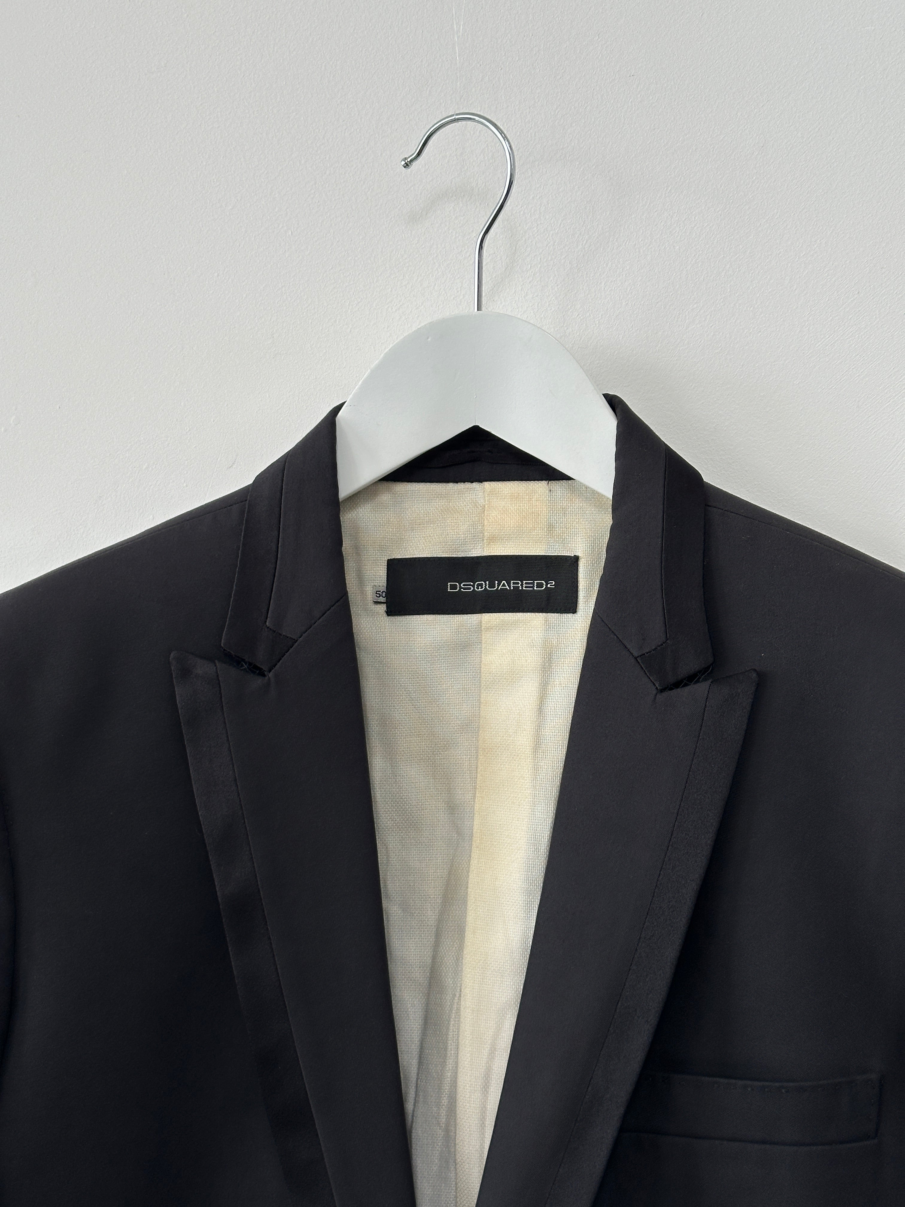 Dsquared2 tuxedo blazer in silk cotton, single-breasted design, tailored fit, in size 40R/M, featuring classic lapels and sleek style.