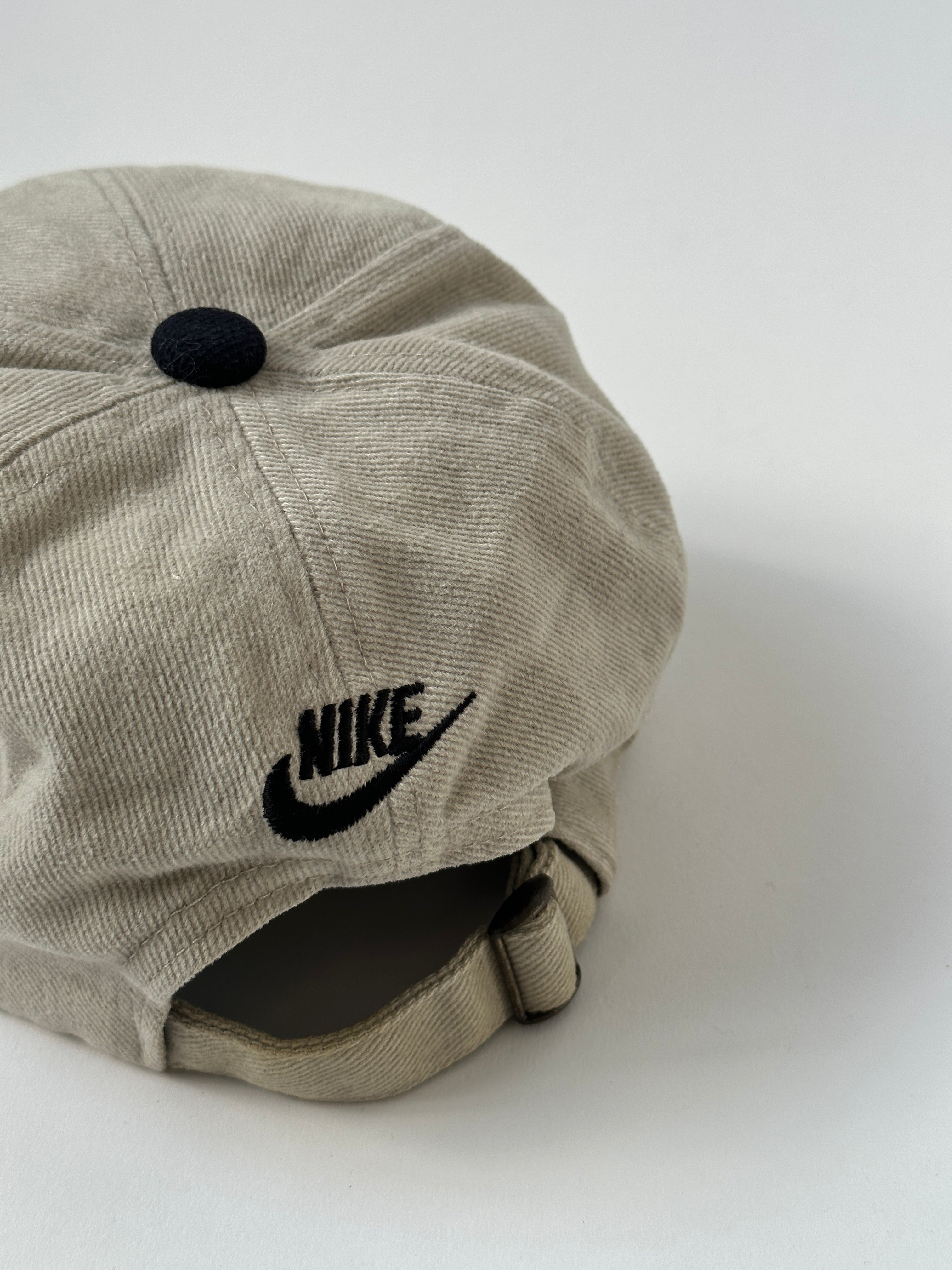 Nike cotton twill baseball cap featuring a curved brim and adjustable strap, classic sporty hat for casual wear.