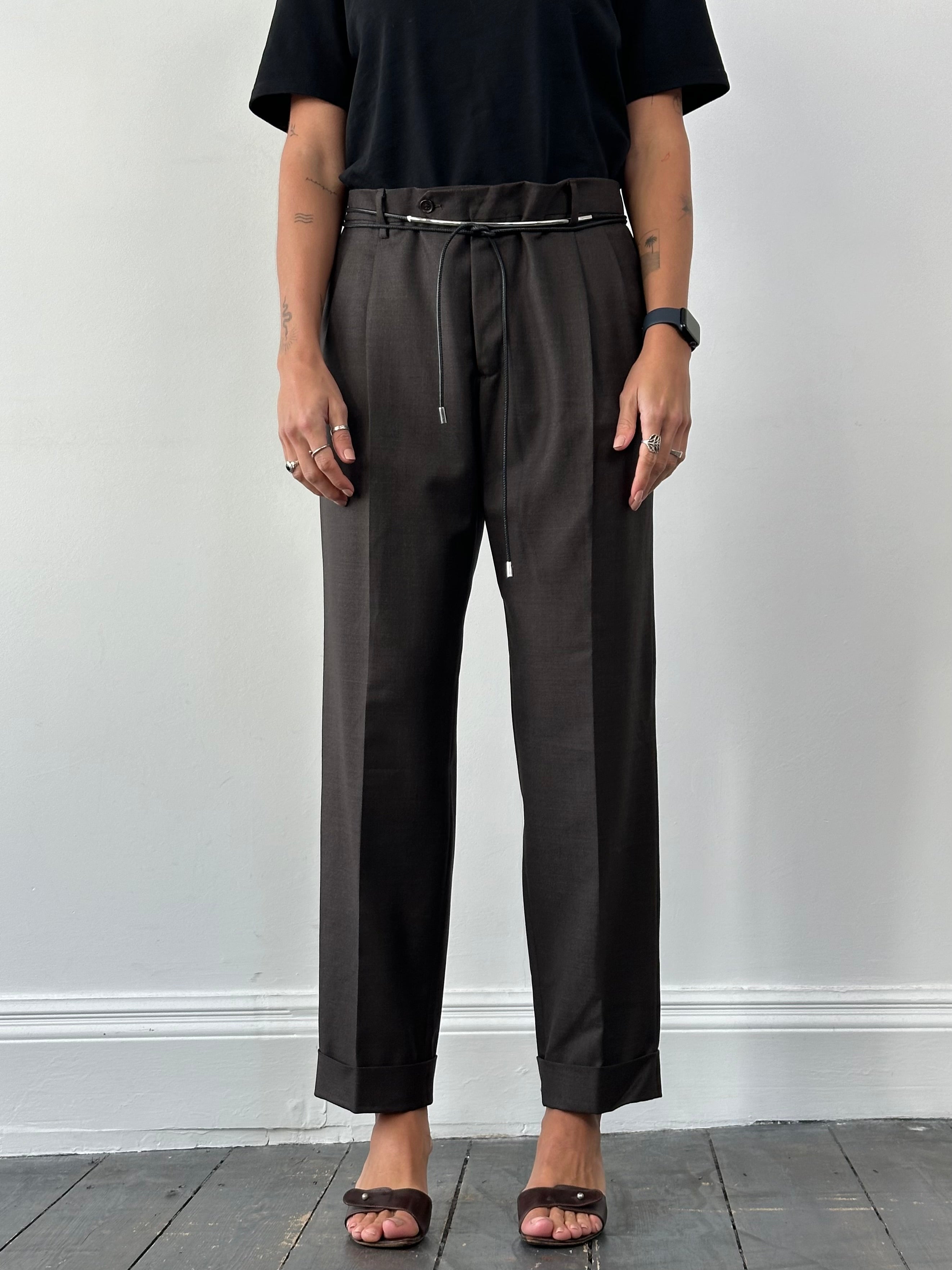 Vintage Italian vintage pure wool mid-rise tailored trousers with a classic fit and structured design in a neutral color.