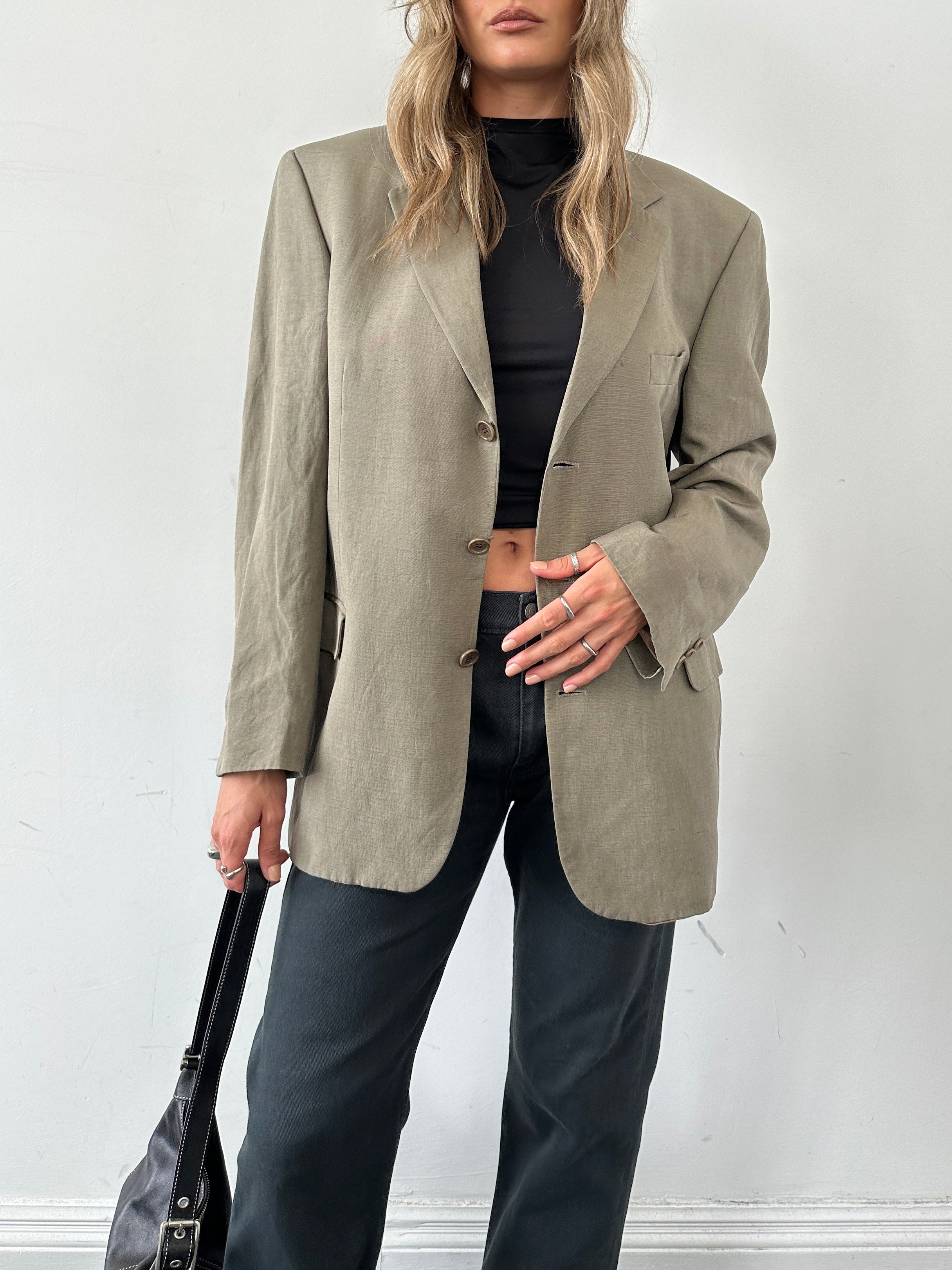 Jaeger silk linen single-breasted blazer in size 40R, tailored fit with notched lapels and a classic design.