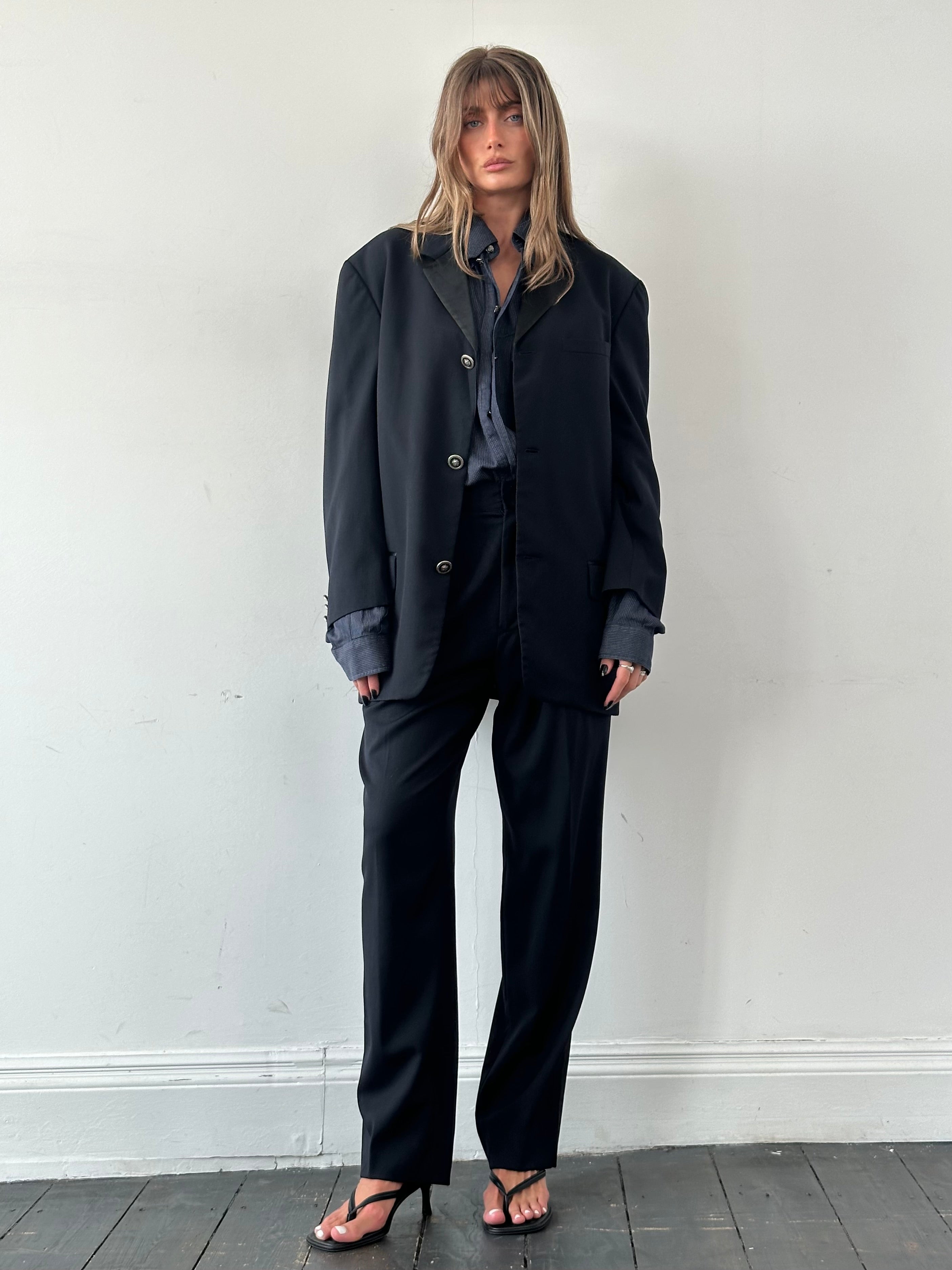 Versace Versus pure wool Medusa tuxedo suit in size 40R/W32, tailored fit with classic black design and Medusa logo accents.