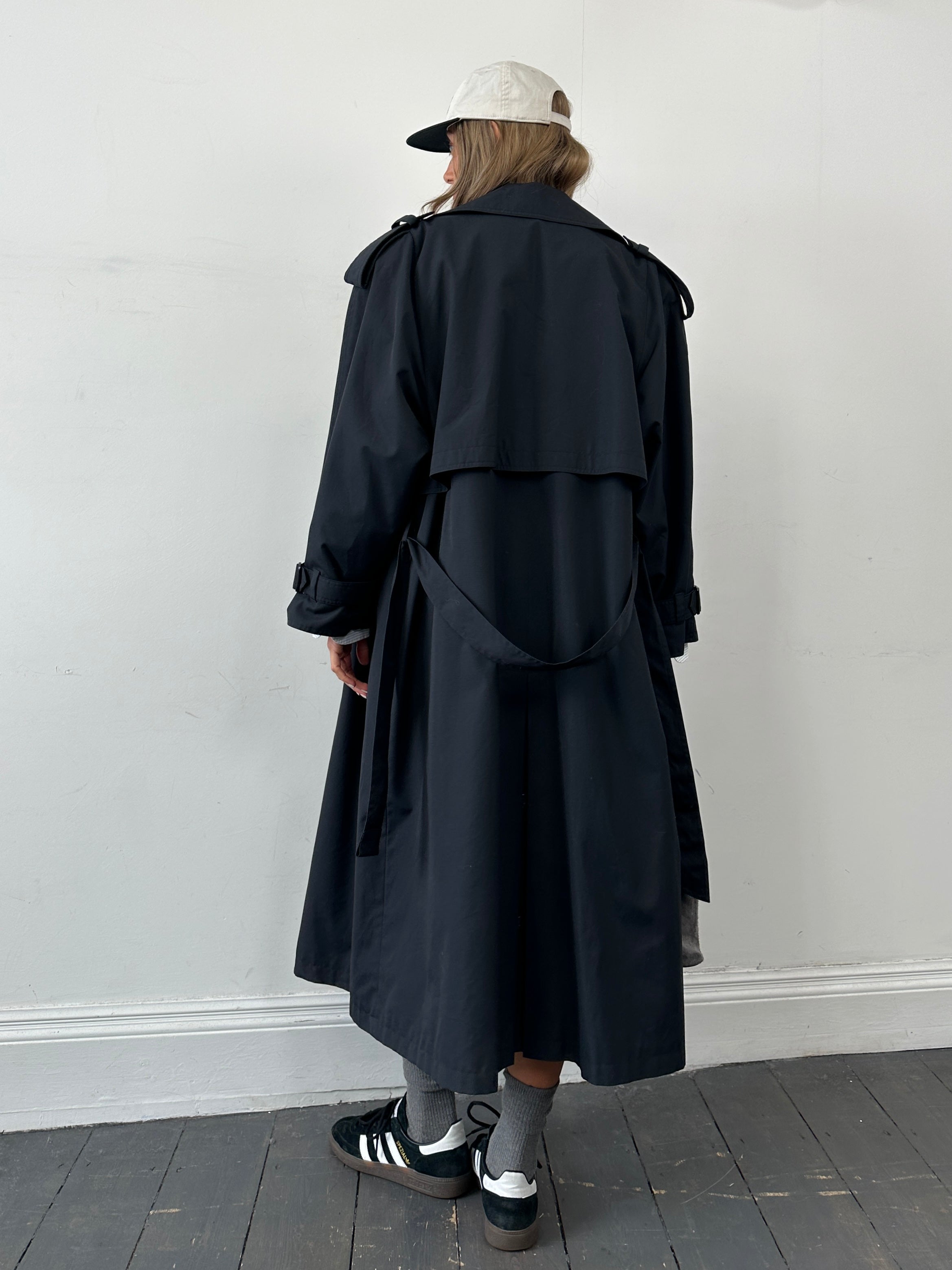 Vintage double-breasted floor-length belted trench coat in XL, stylish classic coat with a timeless design and belt detail.