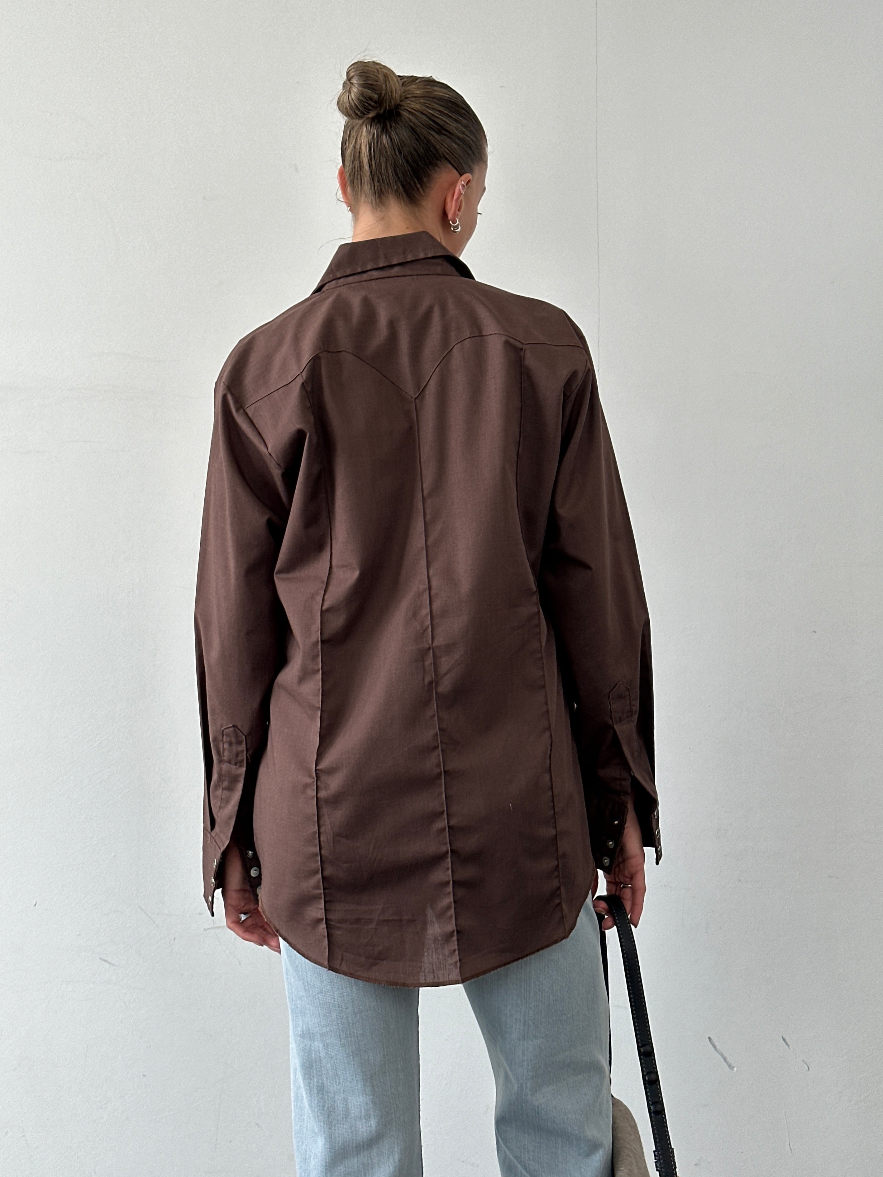 Vintage Western cotton dagger collar shirt in size M/L, featuring a classic design with Western-inspired details.