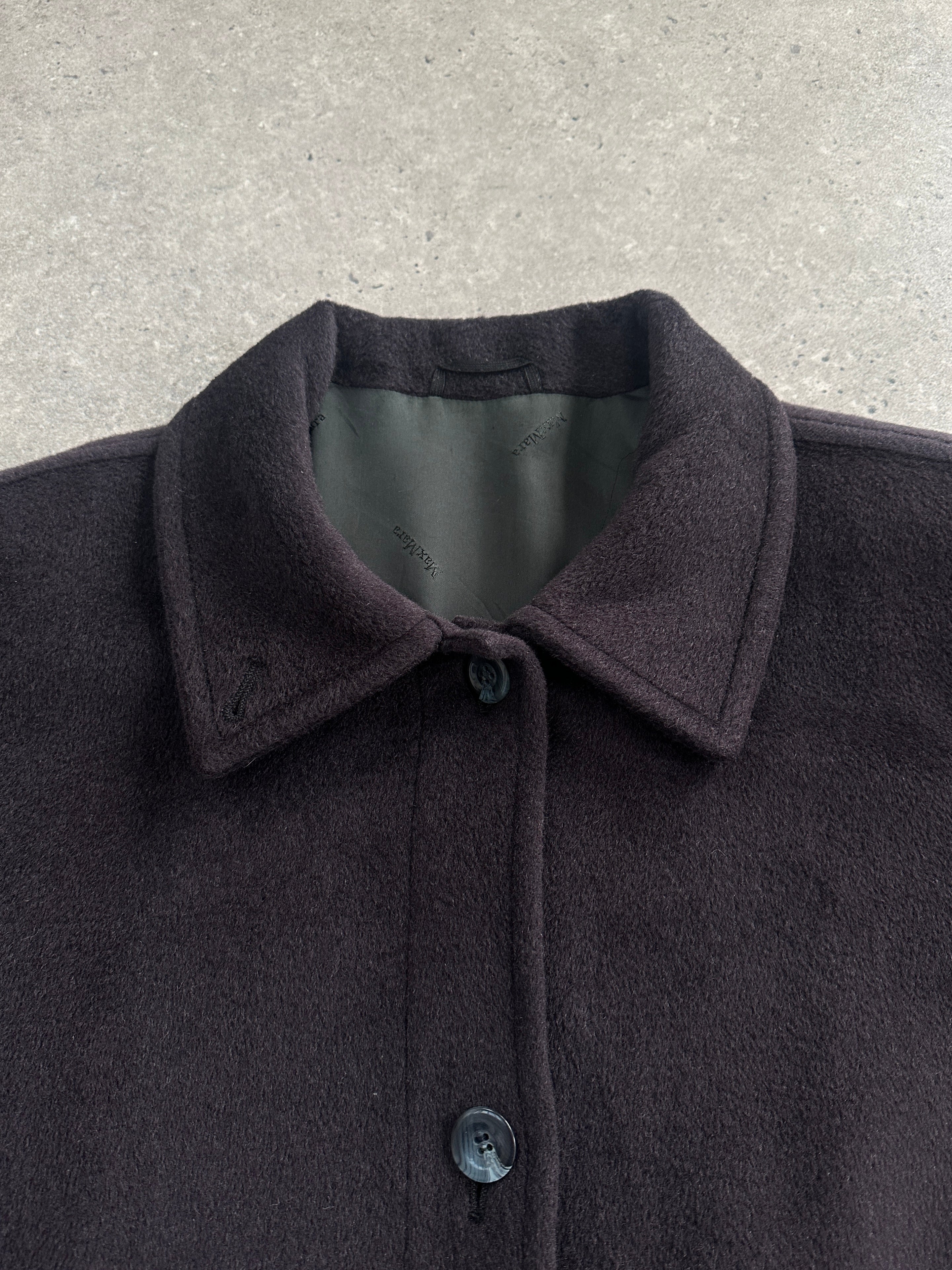 Max Mara wool and cashmere single-breasted coat in size L, stylish and warm outerwear with a classic design.