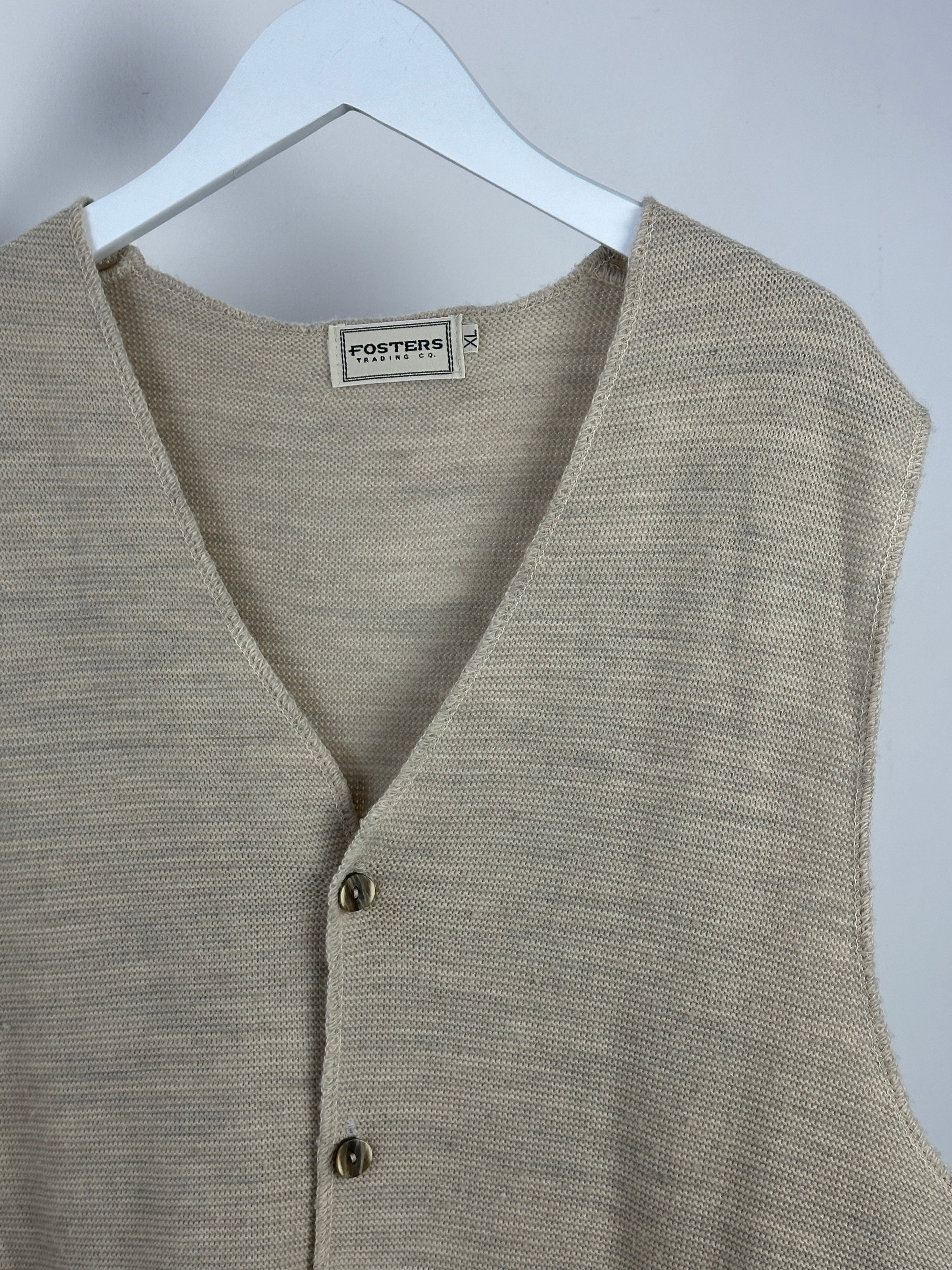 Vintage British vintage knitted waistcoat in XL size, featuring classic pattern and warm woolen texture.