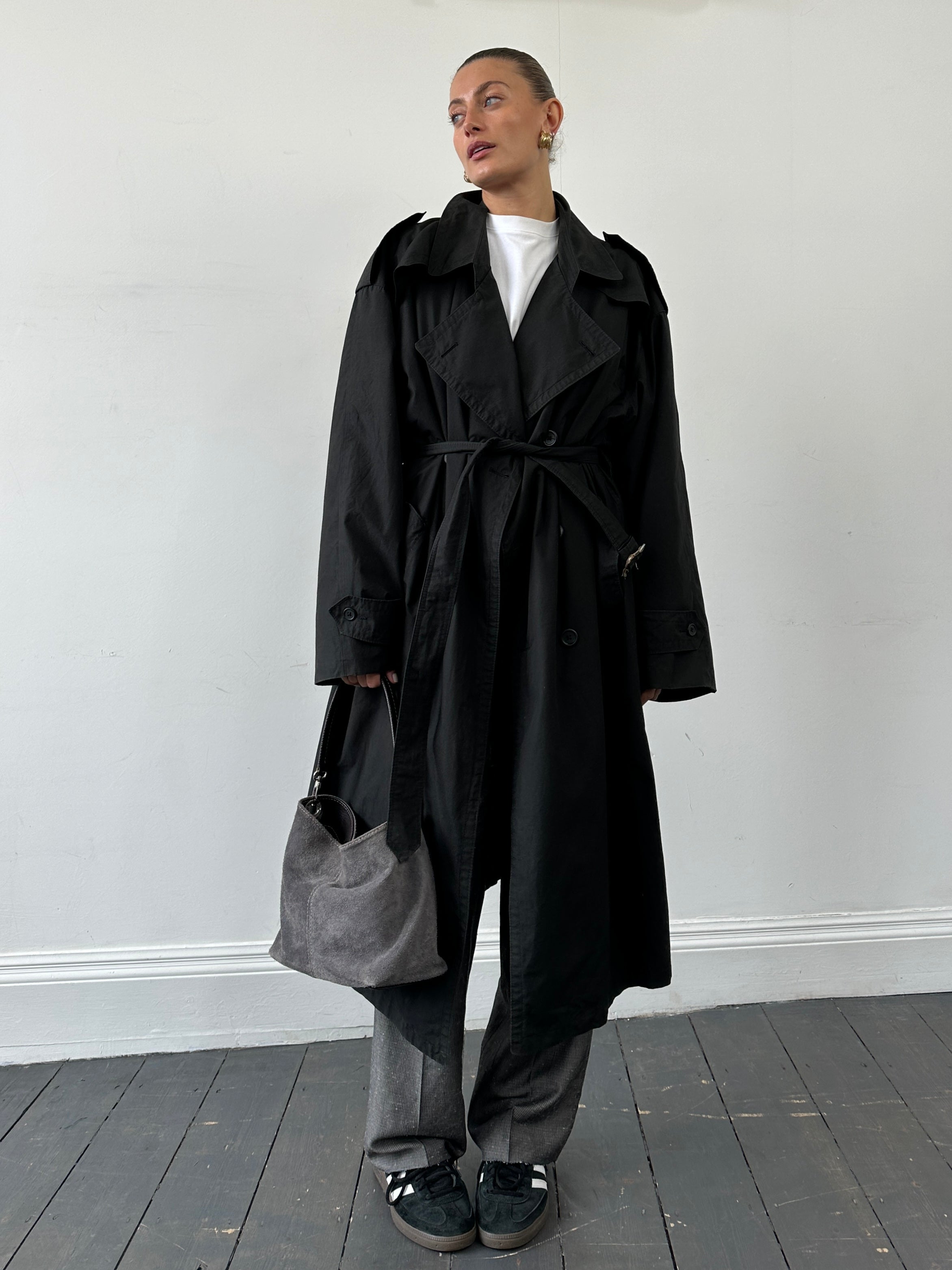 Christian Dior Monsieur cotton double-breasted belted trench coat in XXL, showcasing classic design and beige fabric.