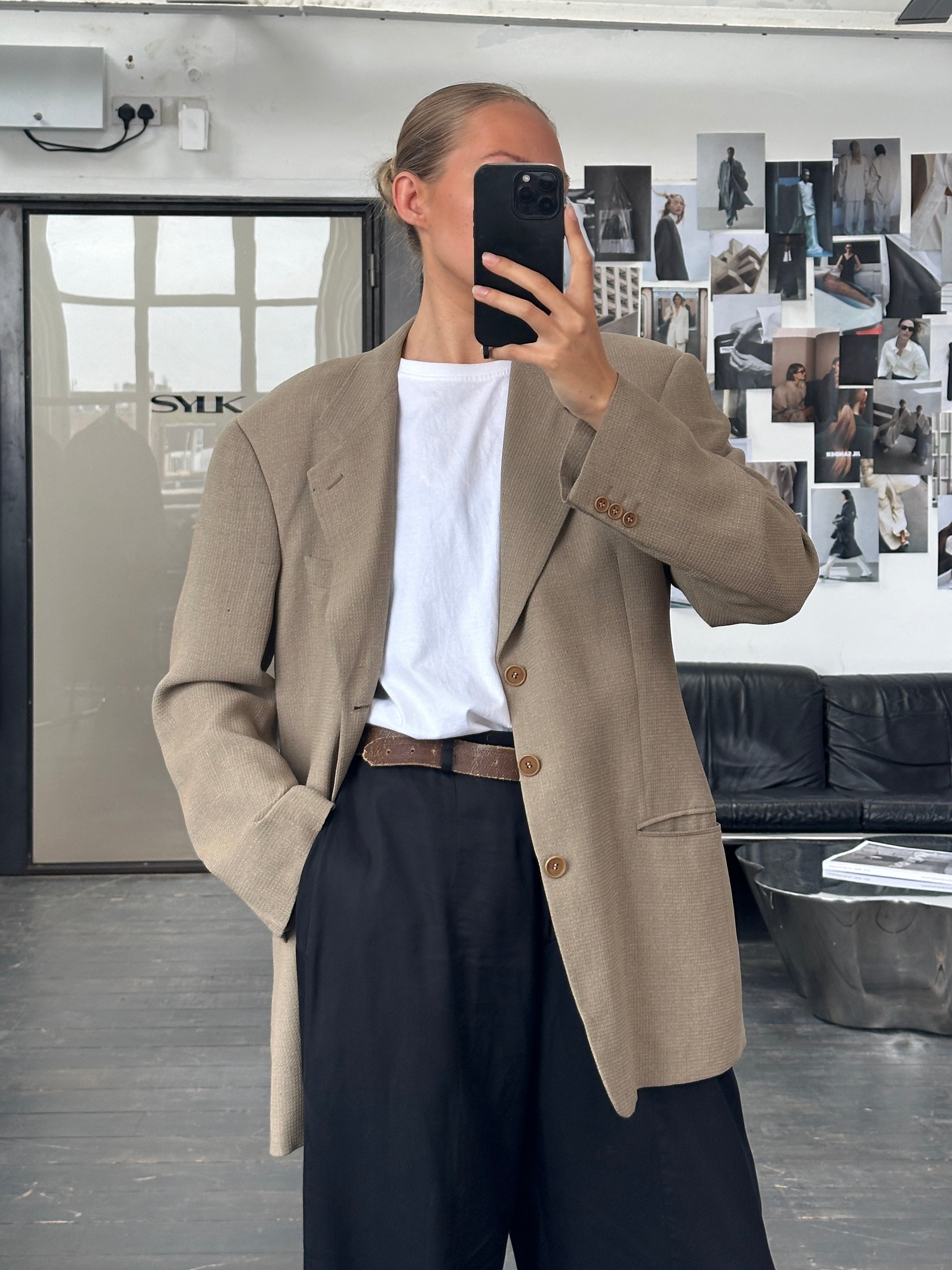 Giorgio Armani Le Collezioni 1990s wool woven blazer in size 40R/L, featuring classic tailored design and textured fabric.