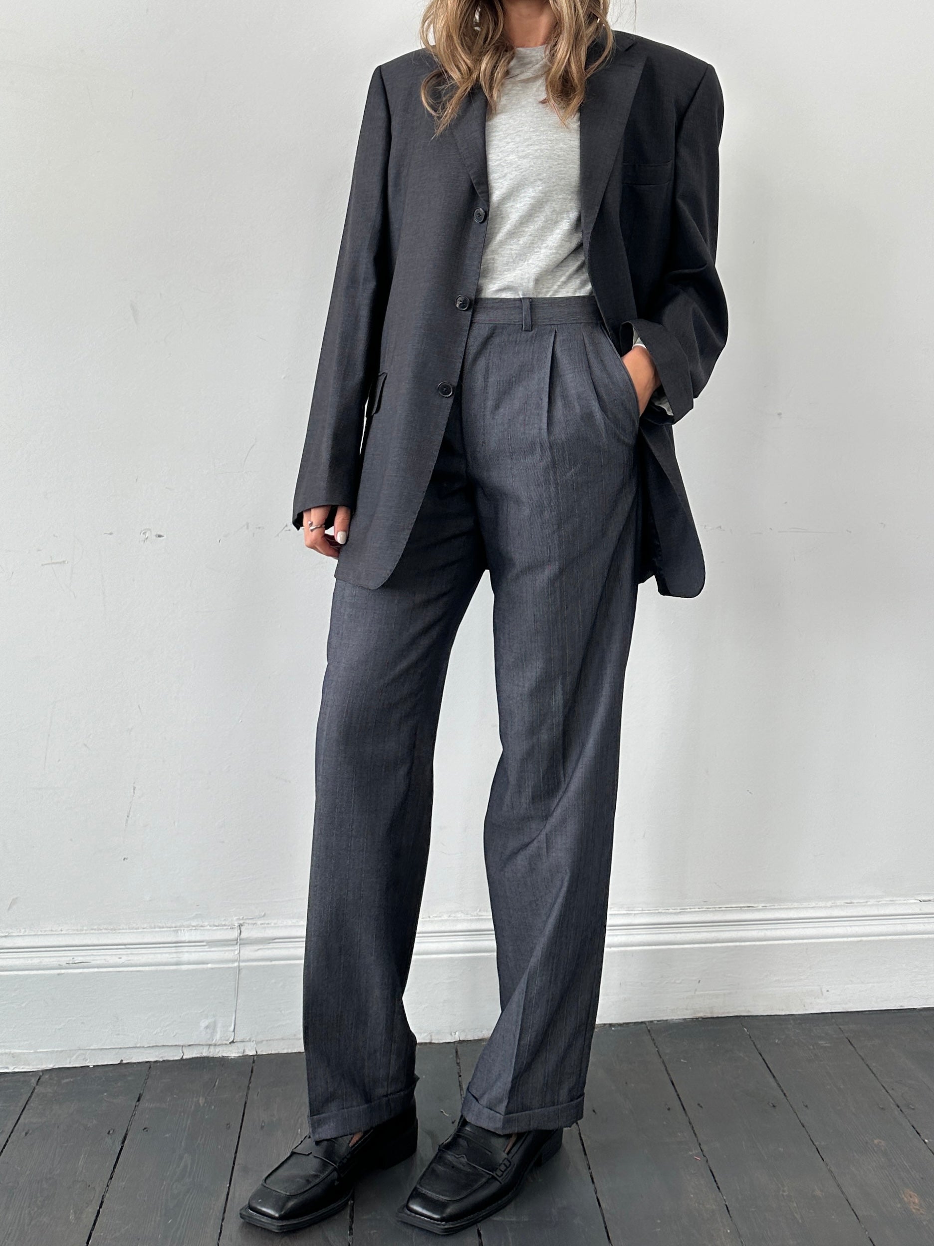 Jaeger single-breasted pure wool blazer in size 42R/L, tailored fit with notch lapels and classic design, displayed on a hanger.