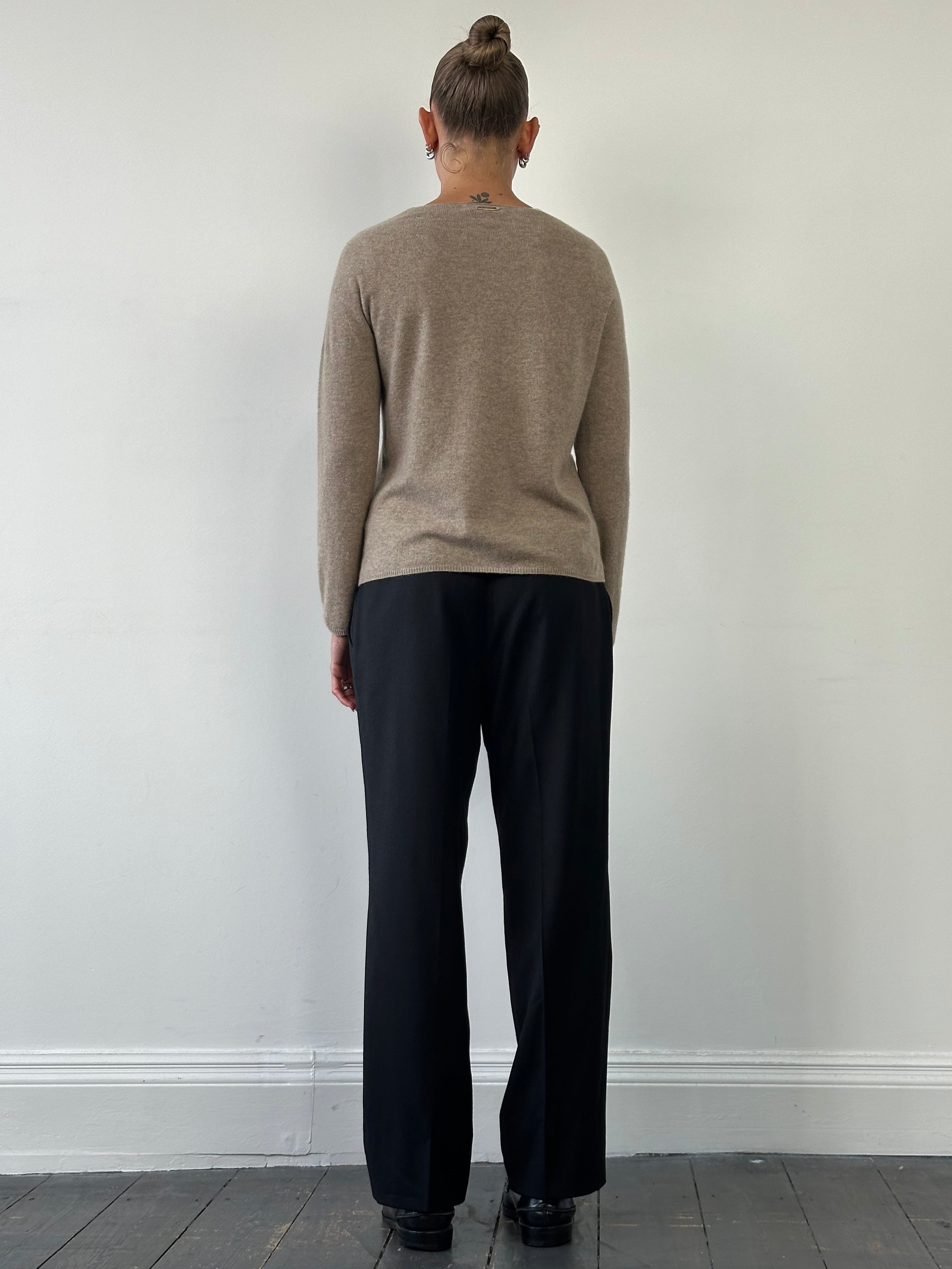 Italian vintage tailored trousers made of pure brushed wool in a classic W32 fit, displayed on a neutral background.