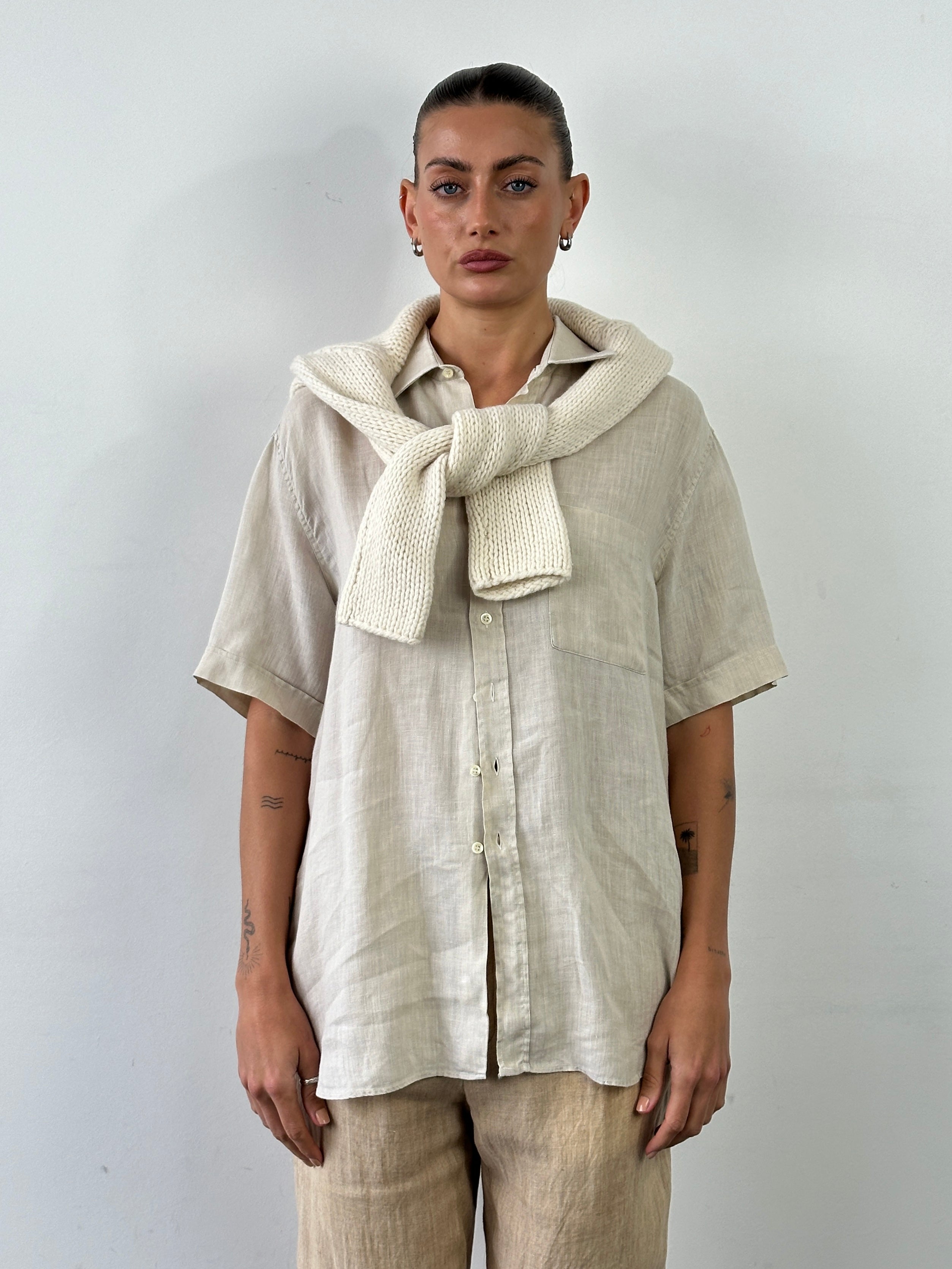 Vintage Italian 1990s pure linen short sleeve shirt in XL, showcasing lightweight fabric and classic design.