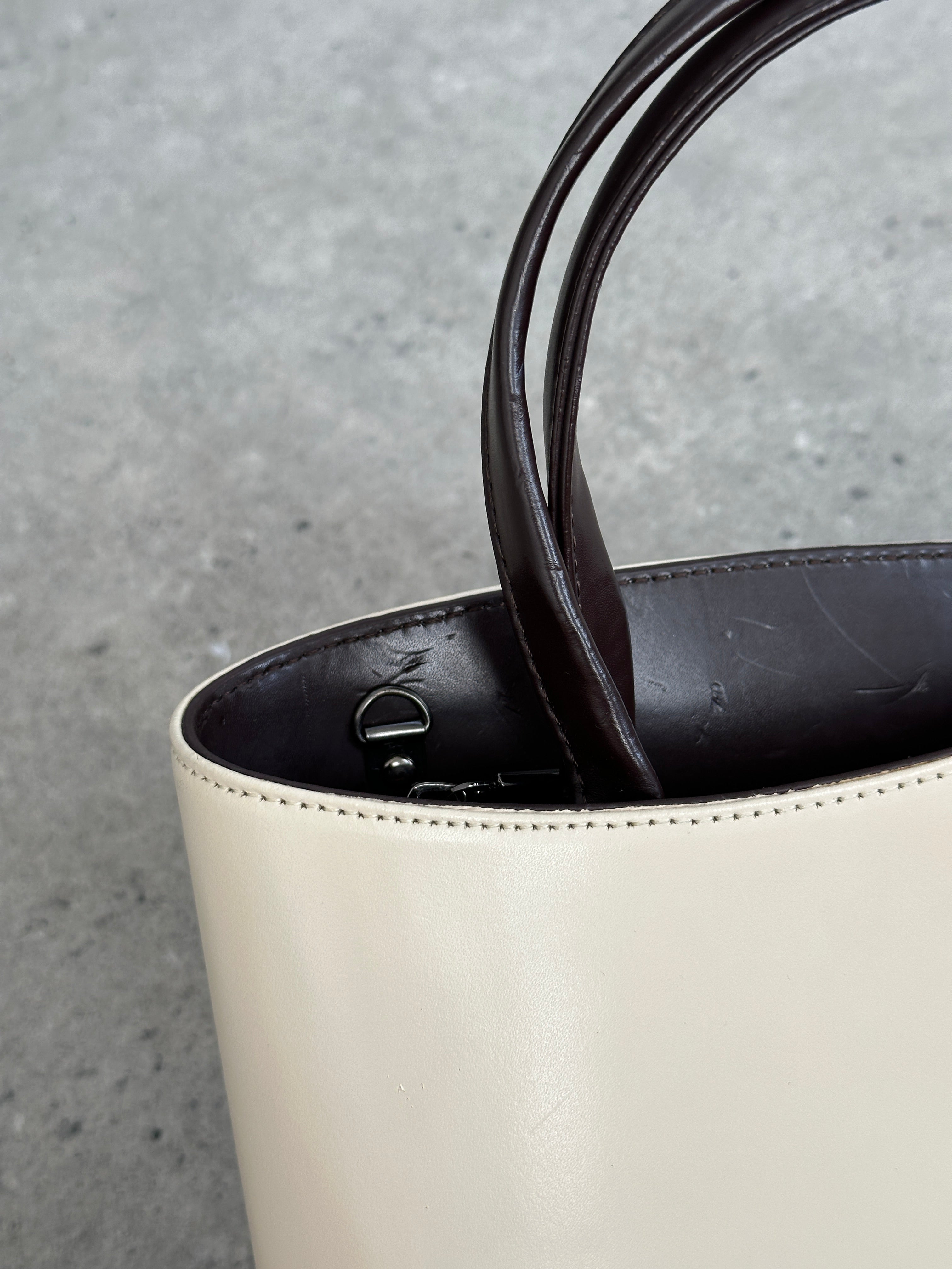 Italian Vintage 2000s Curved Leather Hand Bag