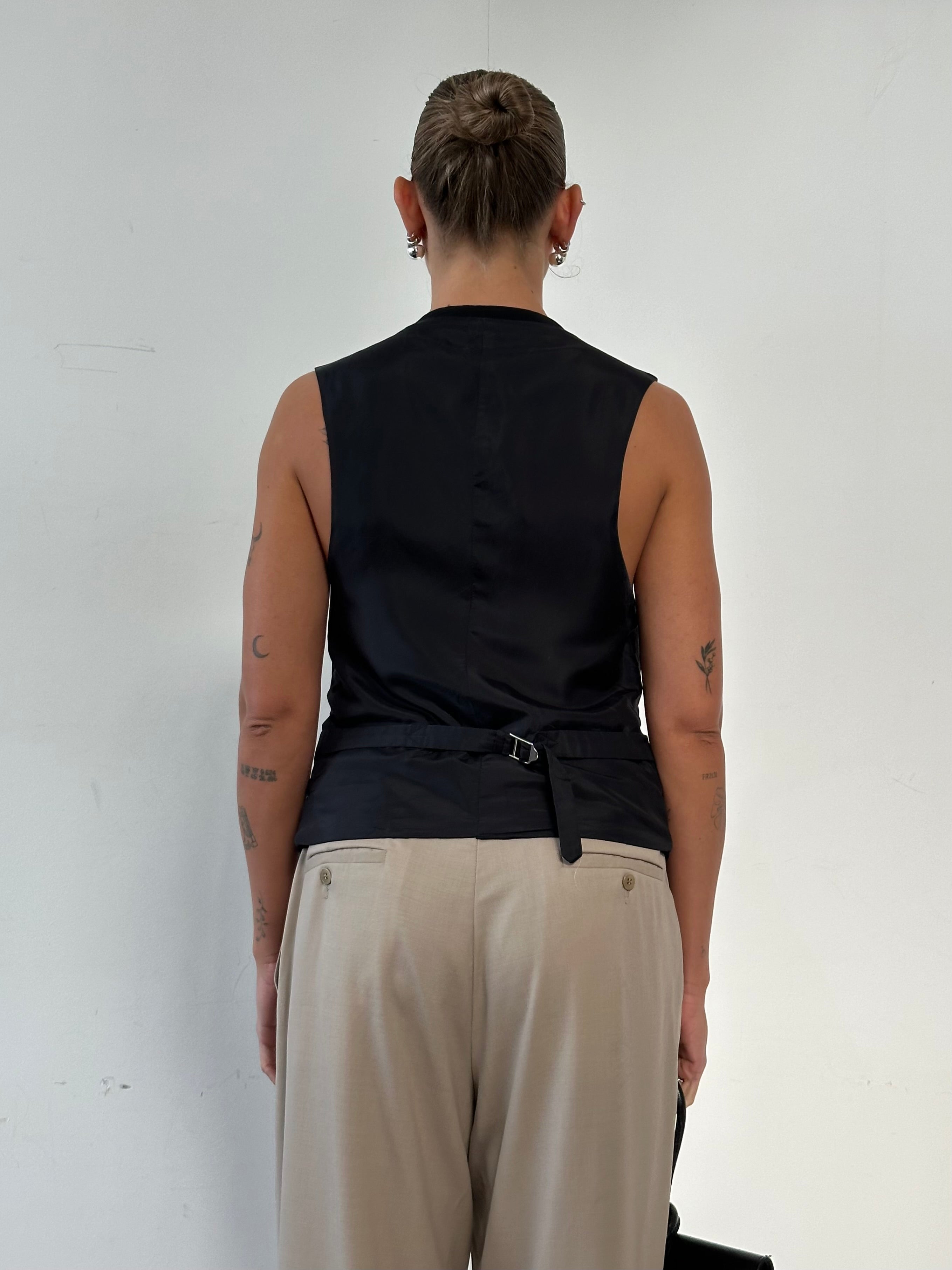 Giorgio Armani Classico wool tailored waistcoat in XS/S, front view showing classic design and fine tailoring details.