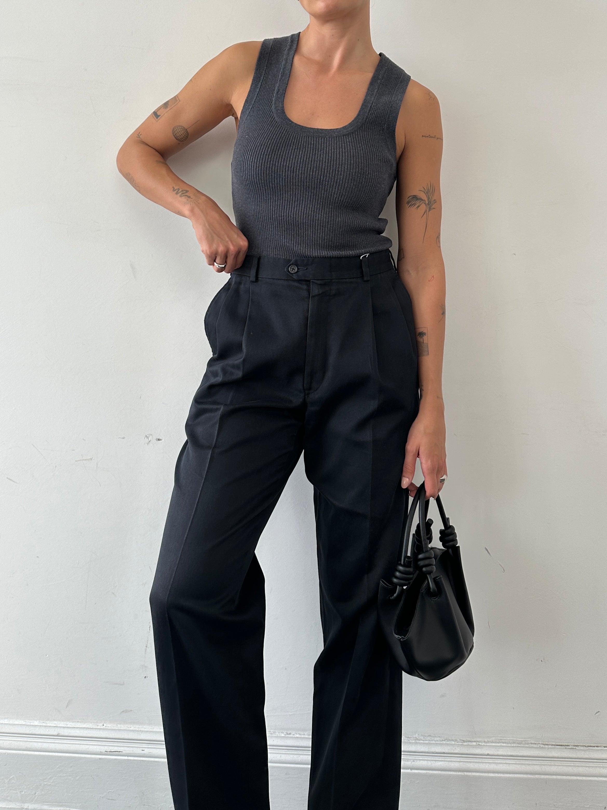 Vintage Pima cotton high-waisted pleated trousers, W32, featuring a classic fit and tailored design with side pockets.