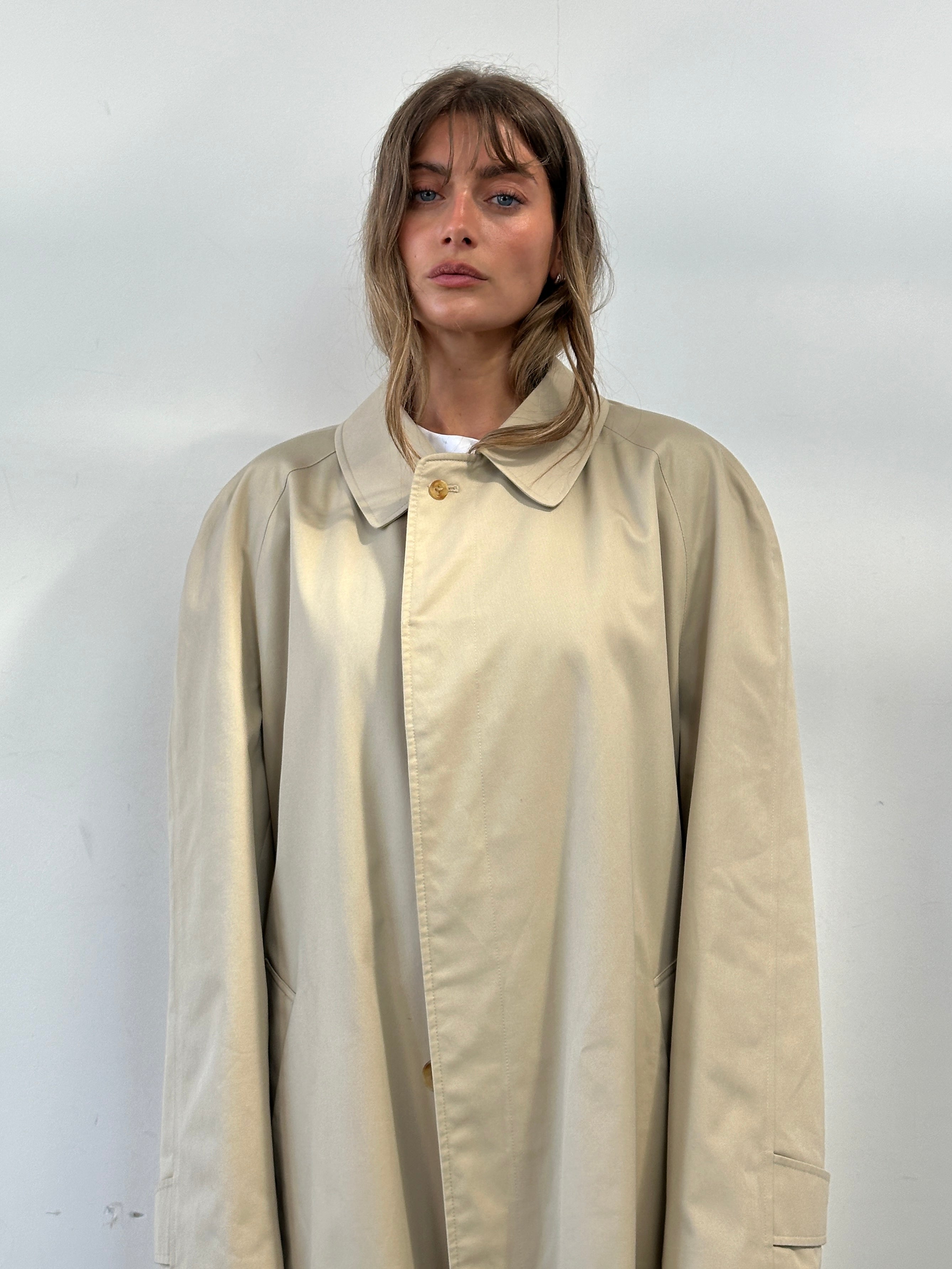 Aquascutum cotton trench coat with concealed placket in XXL size, featuring classic design and tailored fit.