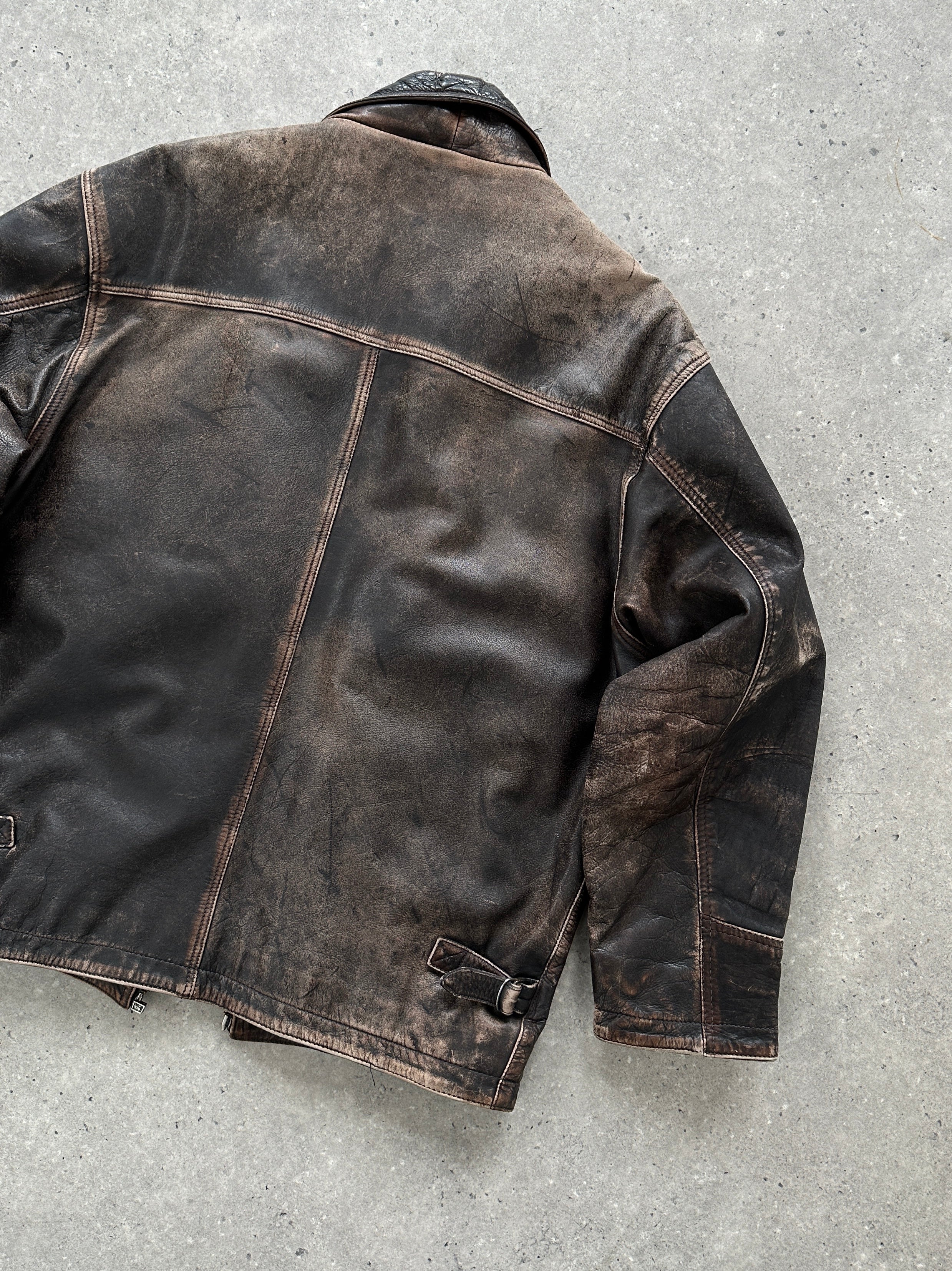Vintage distressed leather jacket in M/L size, showcasing rugged texture and classic design from the Vintage brand.