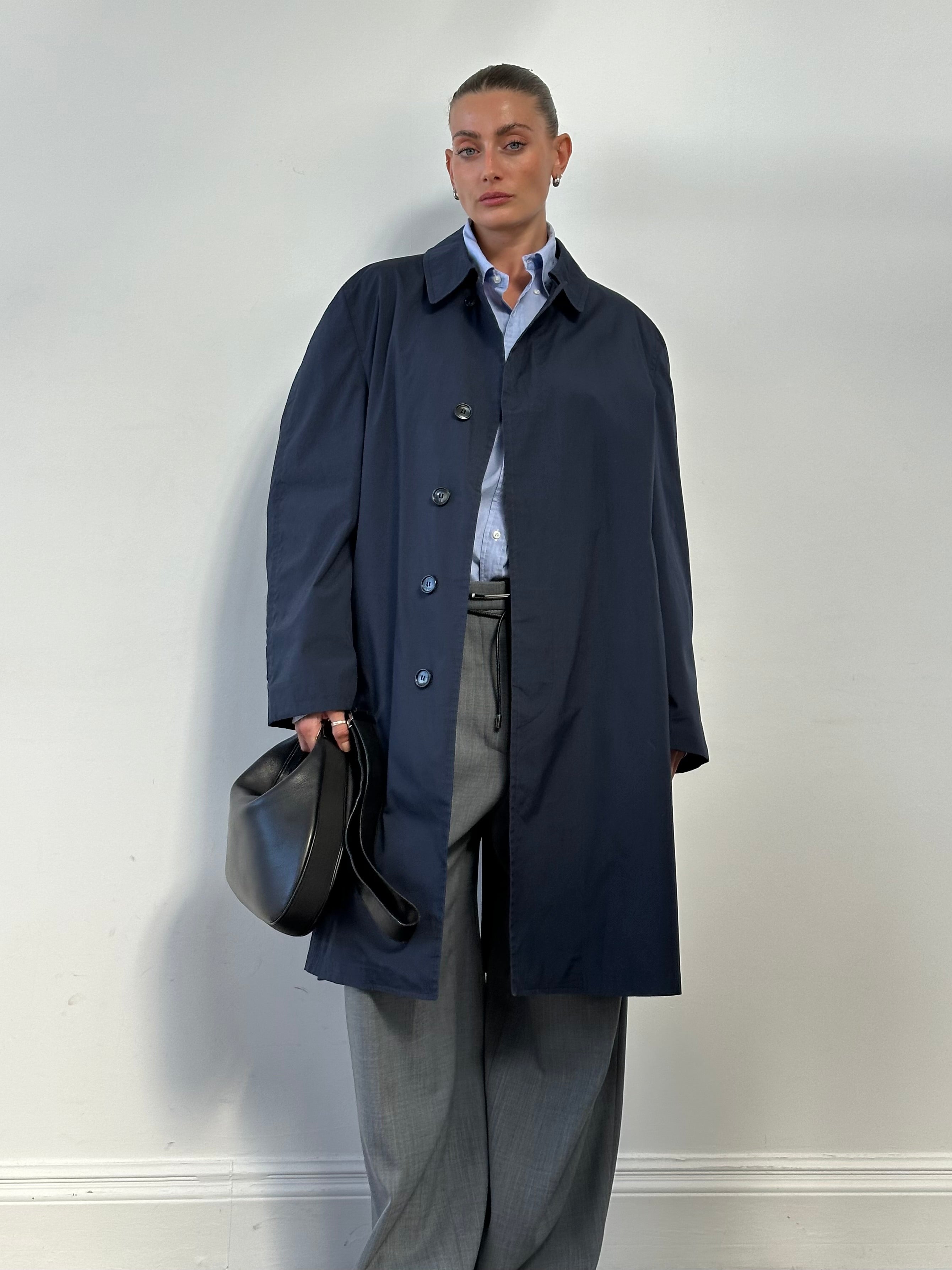London Fog concealed placket trench coat in XL, stylish beige coat with classic double-breasted design and waist belt.