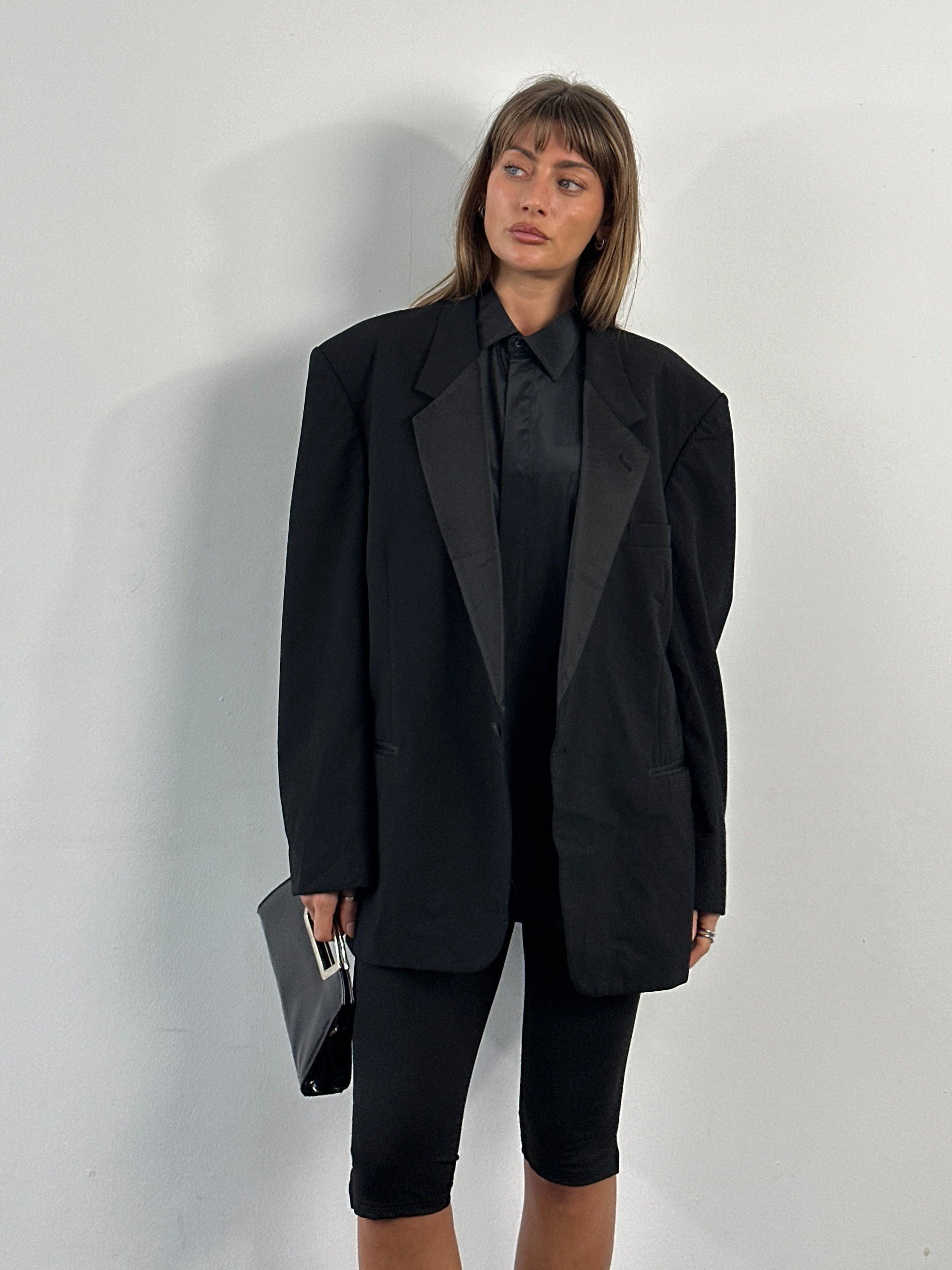 Christian Dior Le Connaisseur 1990s pure wool tuxedo blazer in size 46R/XXL, dark tailored jacket with sharp lapels.