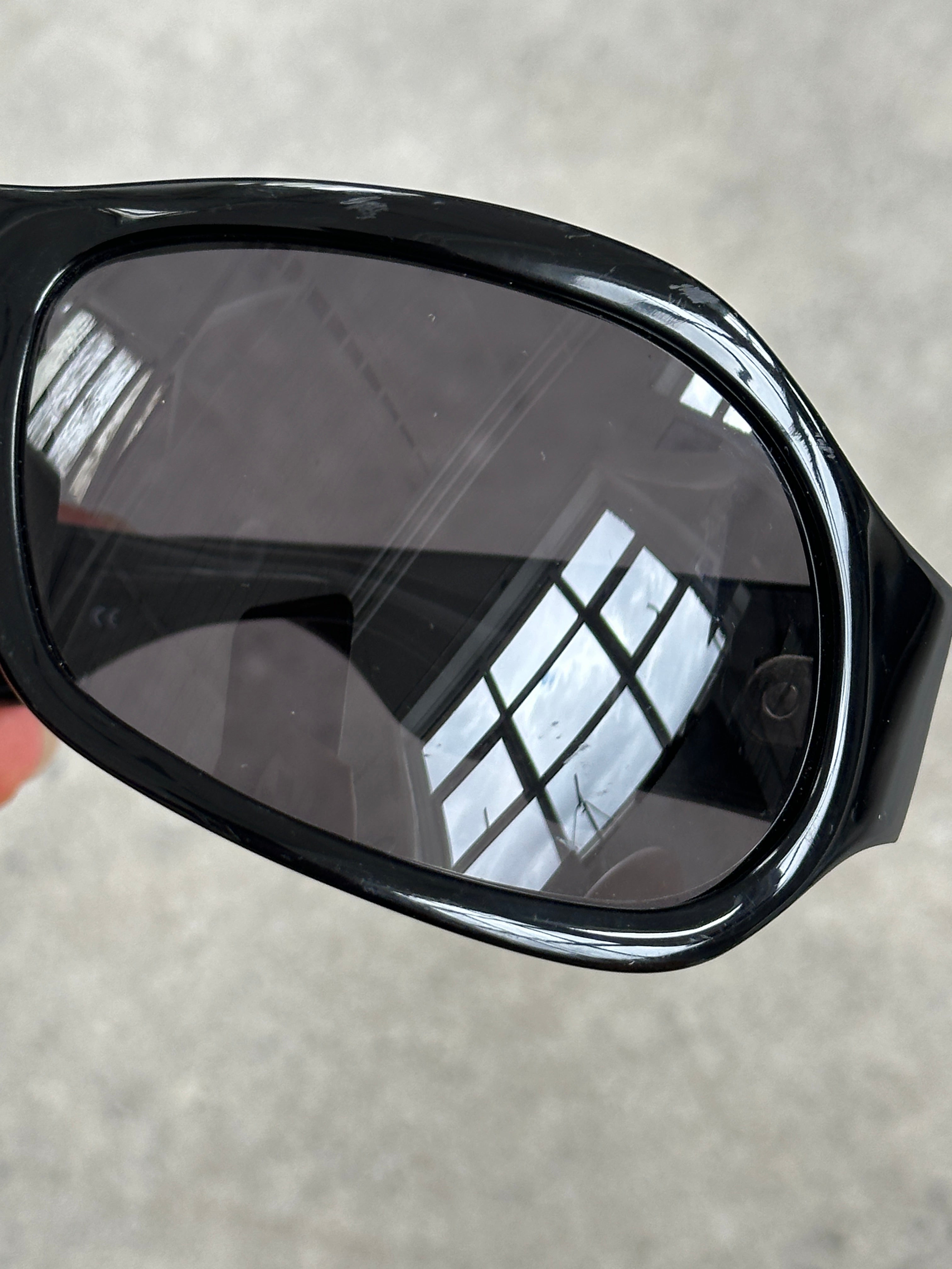 Vintage 2000s oversized shield sunglasses with bold black frame and dark tinted lenses, showcasing retro style.