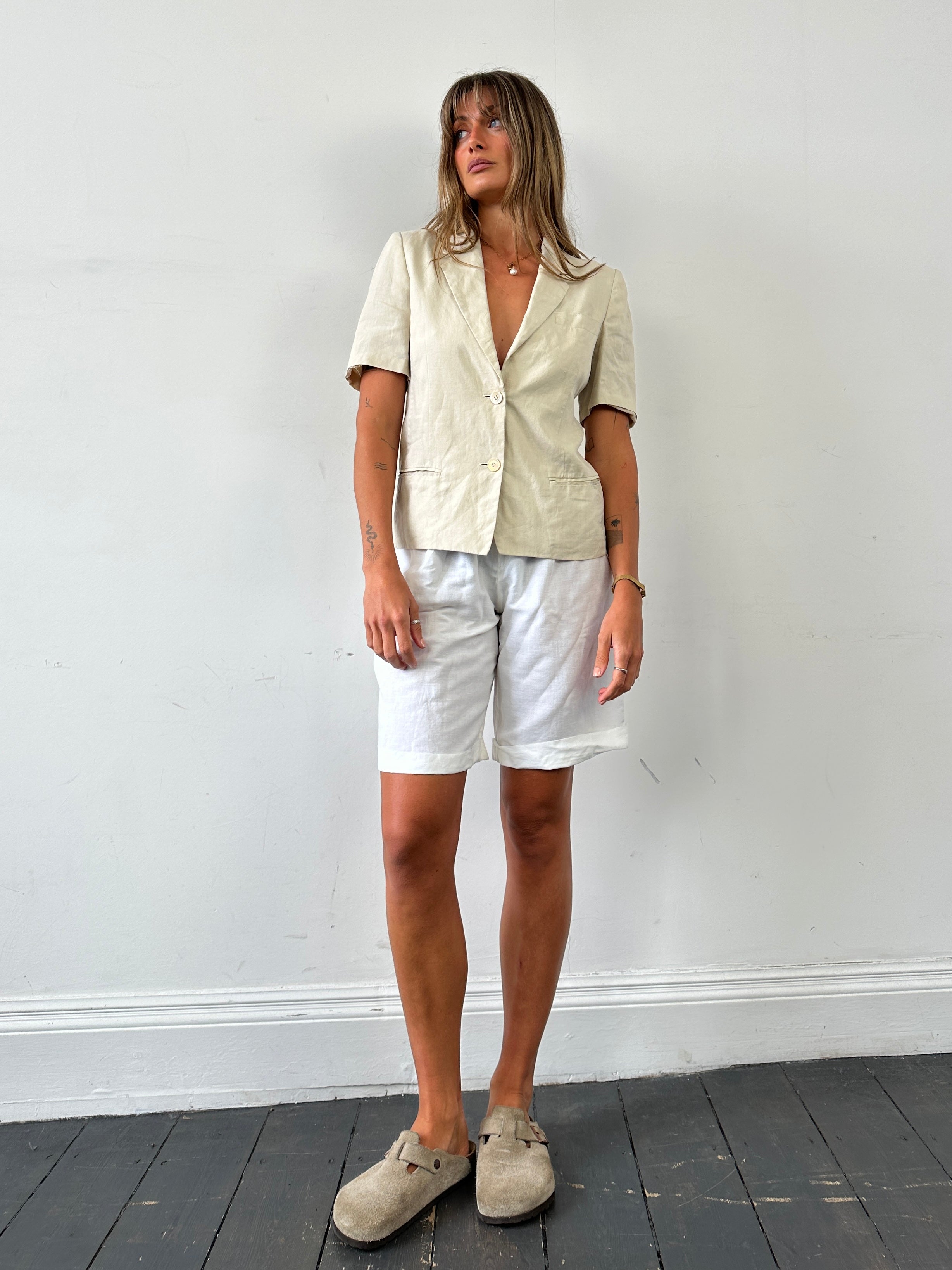 Max Mara pure linen short sleeve blazer in beige, tailored fit with lapel collar and front buttons, casual yet elegant style.