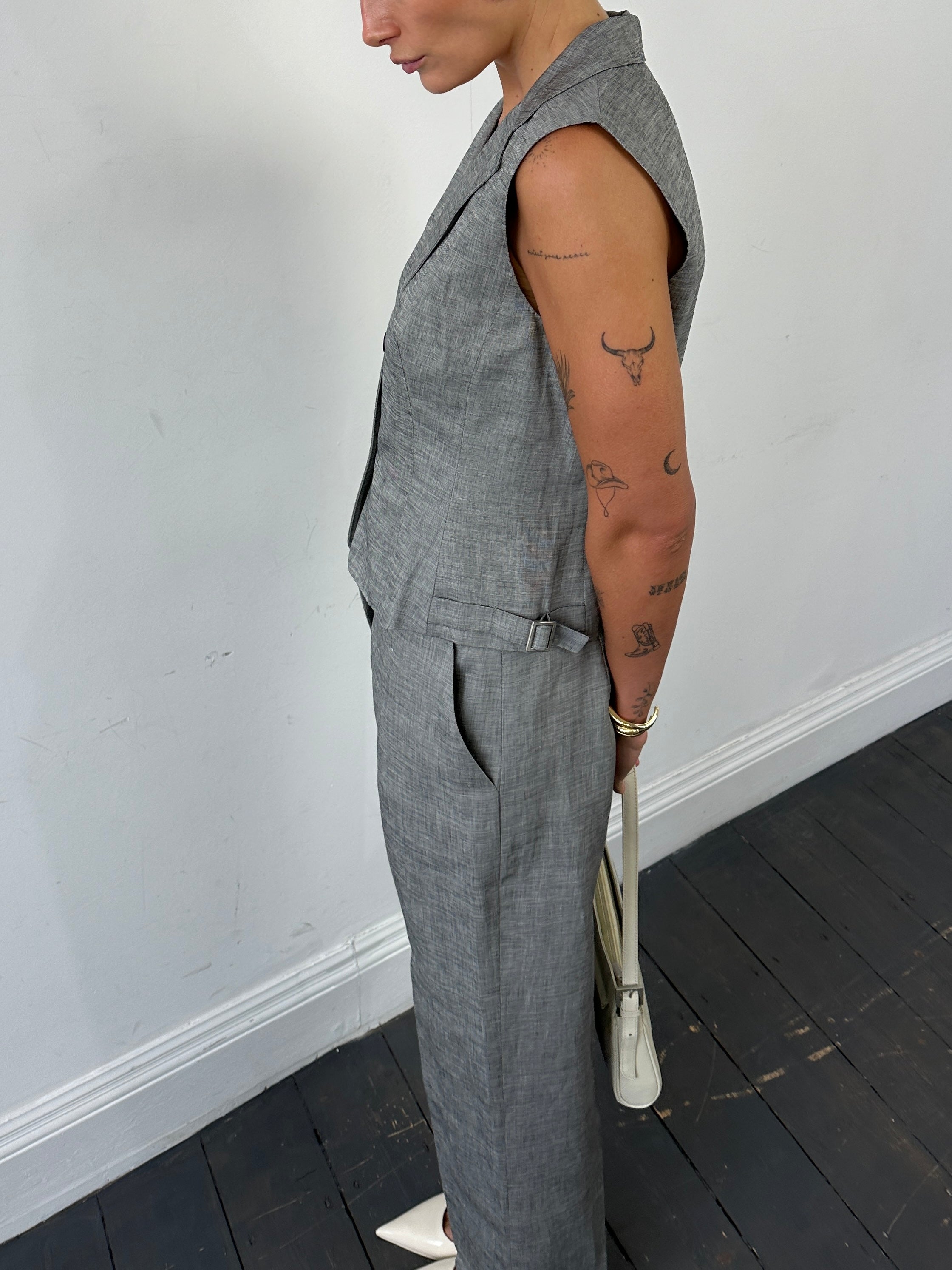 Max Mara linen and cotton two-piece waistcoat and trousers co-ord set, stylish and lightweight, with tailored fit in M/W31.