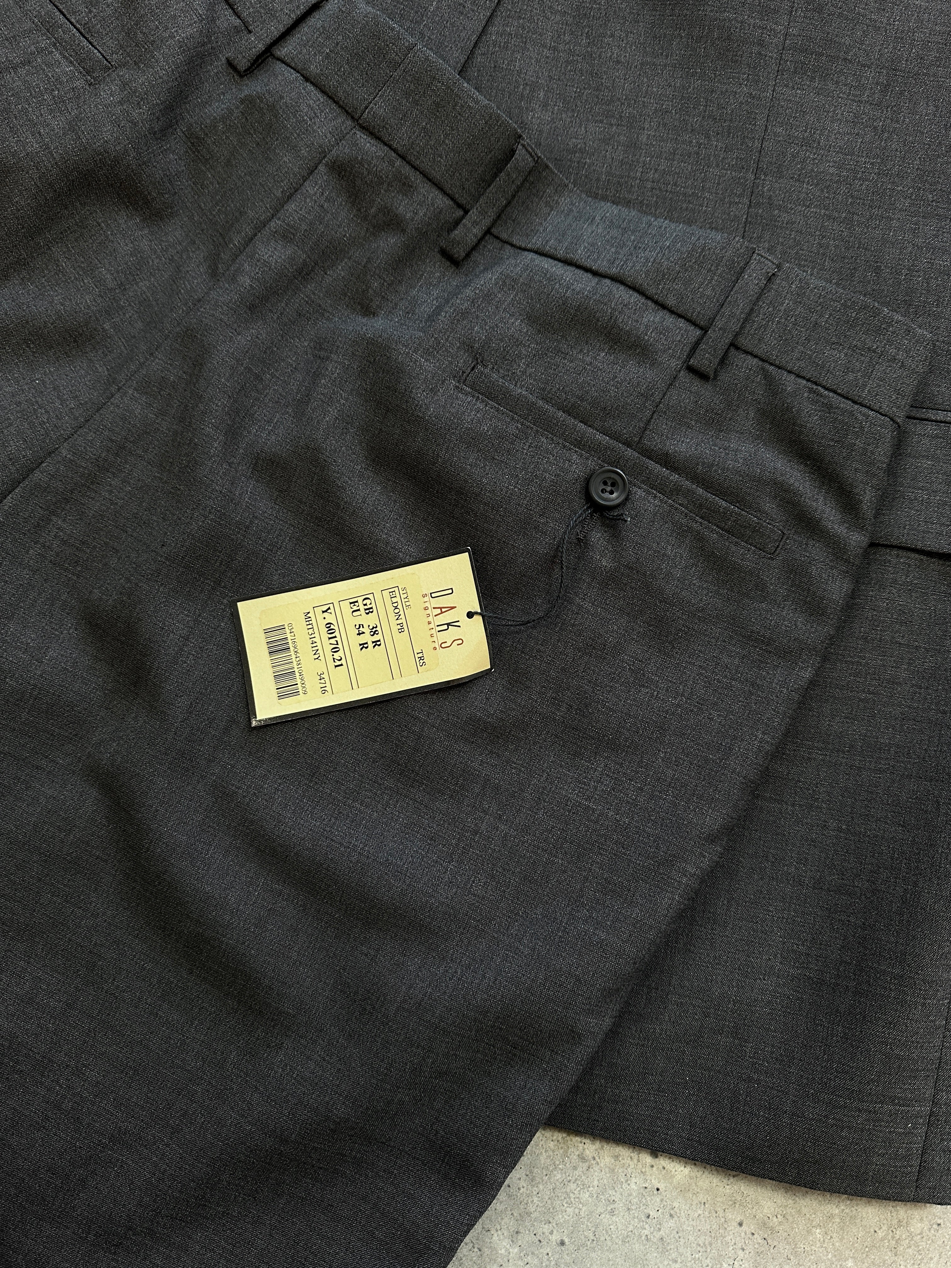 Vintage pure wool single-breasted jumpsuit in size 44R/W36, showcasing tailored fit and classic style.
