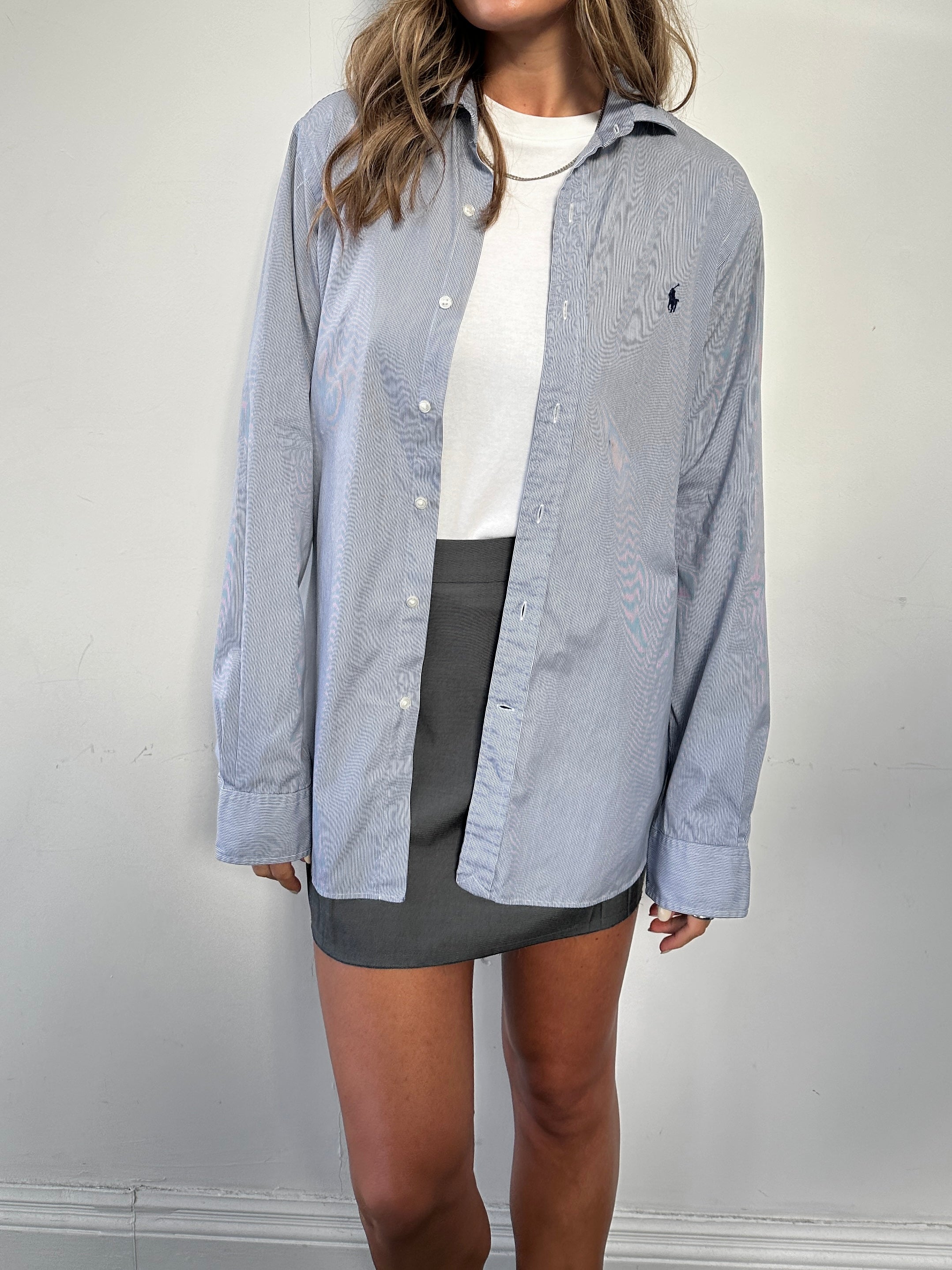 Ralph Lauren pinstripe pure cotton logo shirt in medium, featuring classic design and button-down collar.