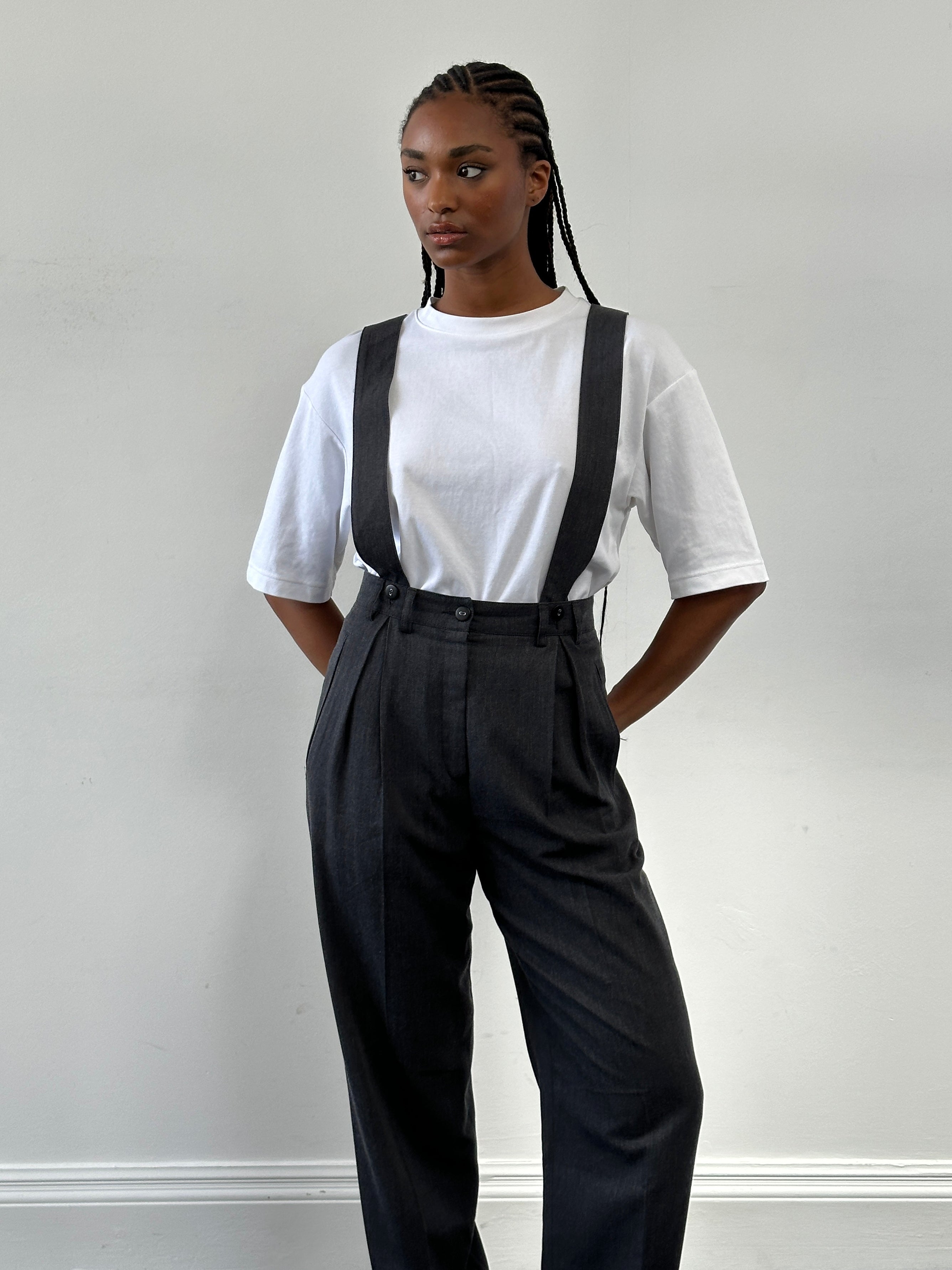 Vintage 1990s pleated tailored trousers with detectable braces, in W26 size, featuring a classic design and structured fit.