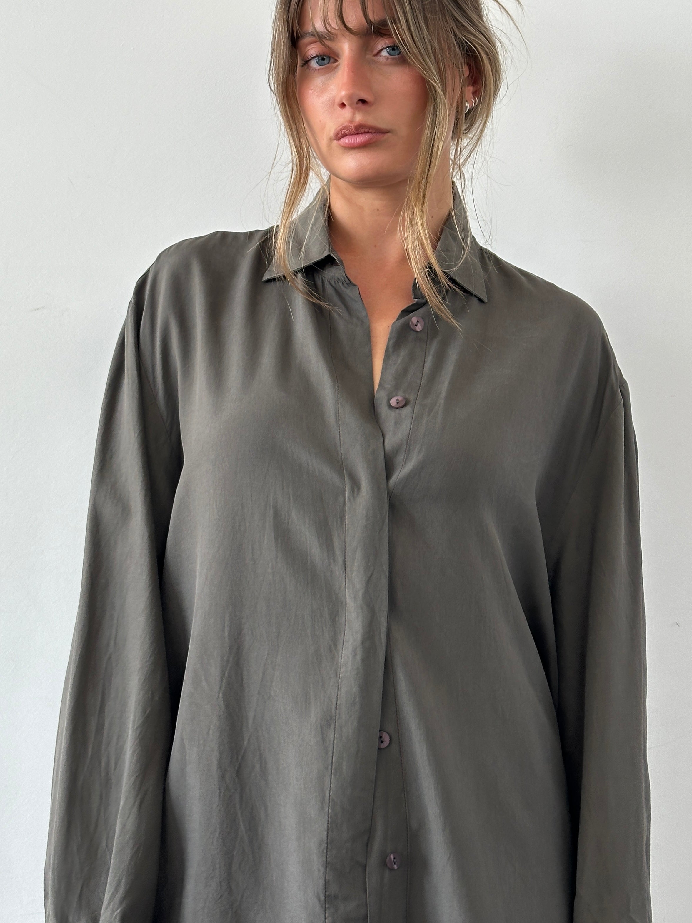 Vintage Italian vintage pure silk shirt with concealed placket in XL size, featuring a sleek, elegant design and smooth silk fabric.