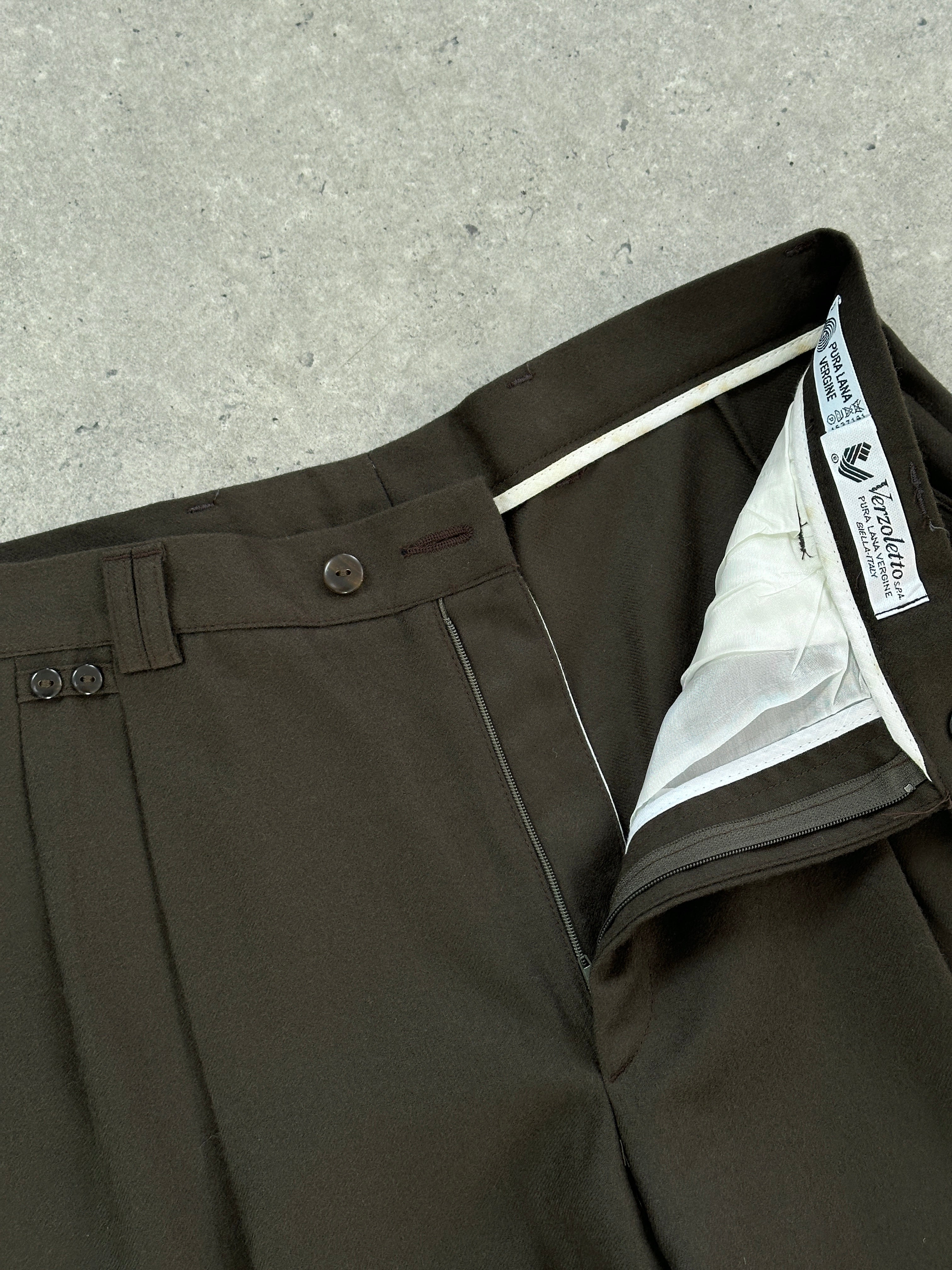Vintage Italian vintage pure brushed wool straight leg trousers in size W30, featuring a classic tailored fit and neutral color.