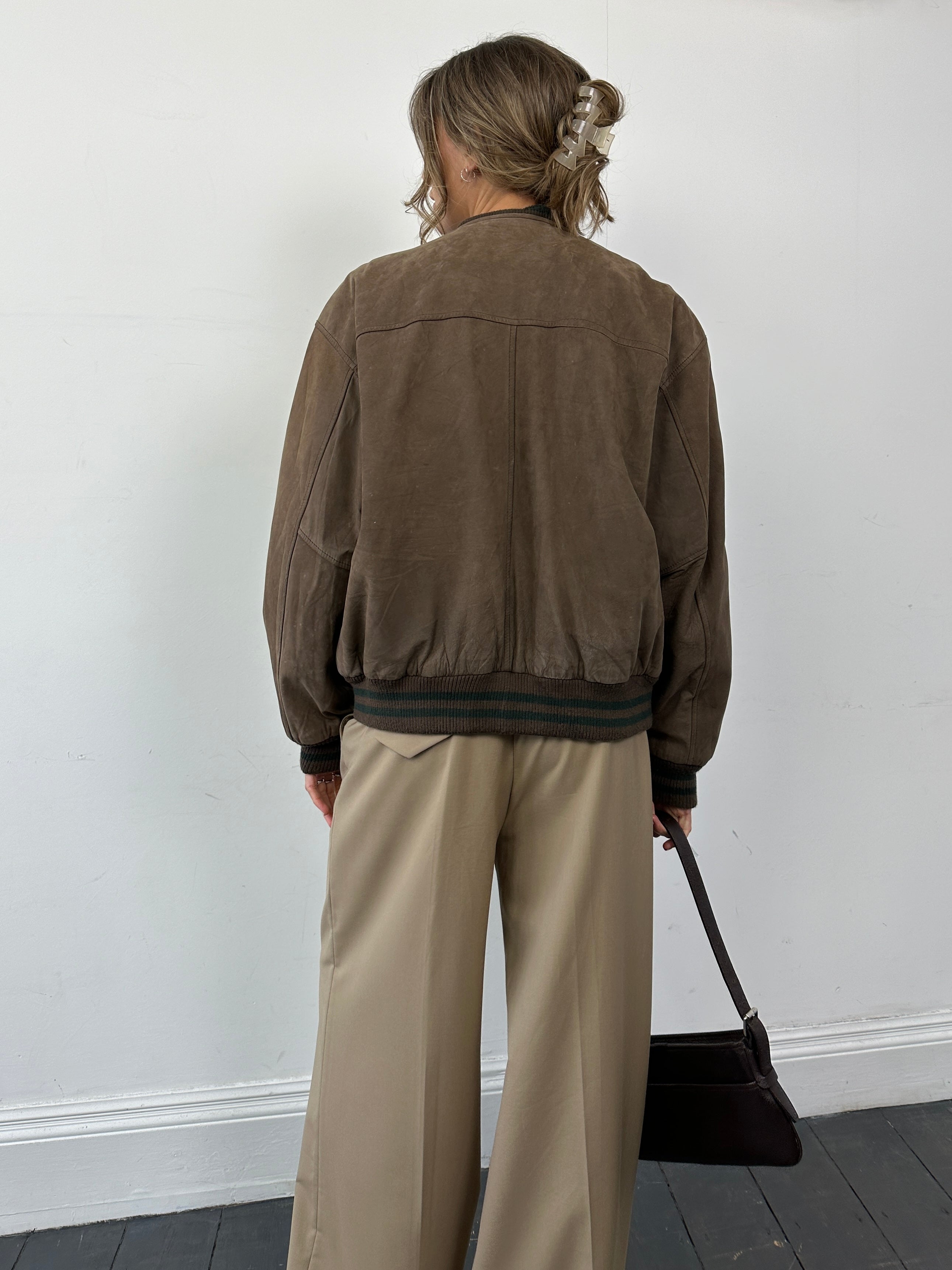 Vintage varsity nubuck leather bomber jacket in M/L size, featuring classic design and durable construction.